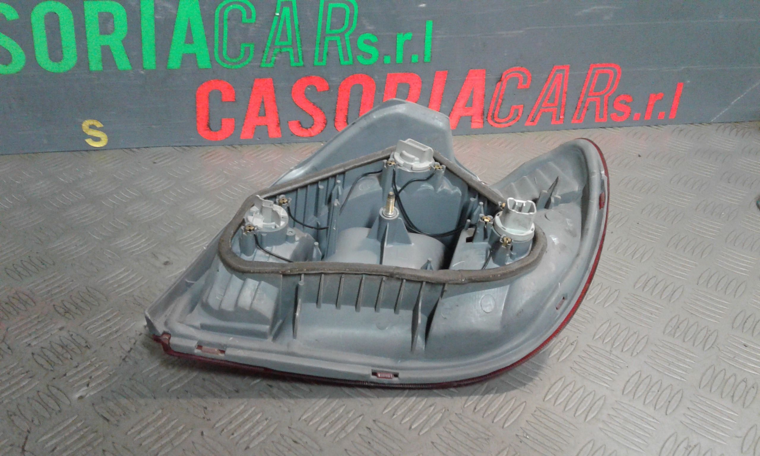 Stop Posteriore sinistro lato Guida TOYOTA Yaris 1 Serie