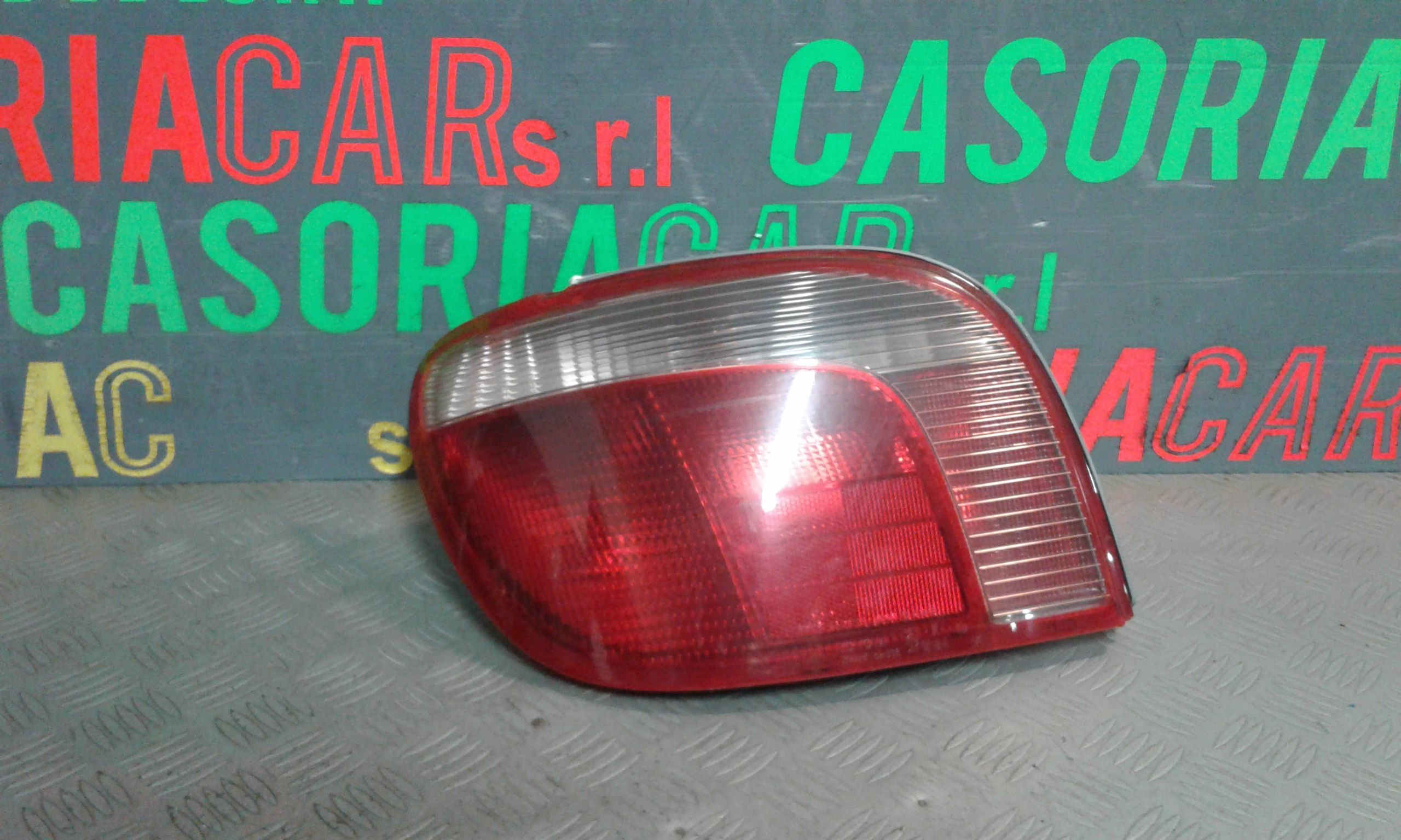 Stop Posteriore sinistro lato Guida TOYOTA Yaris 1 Serie