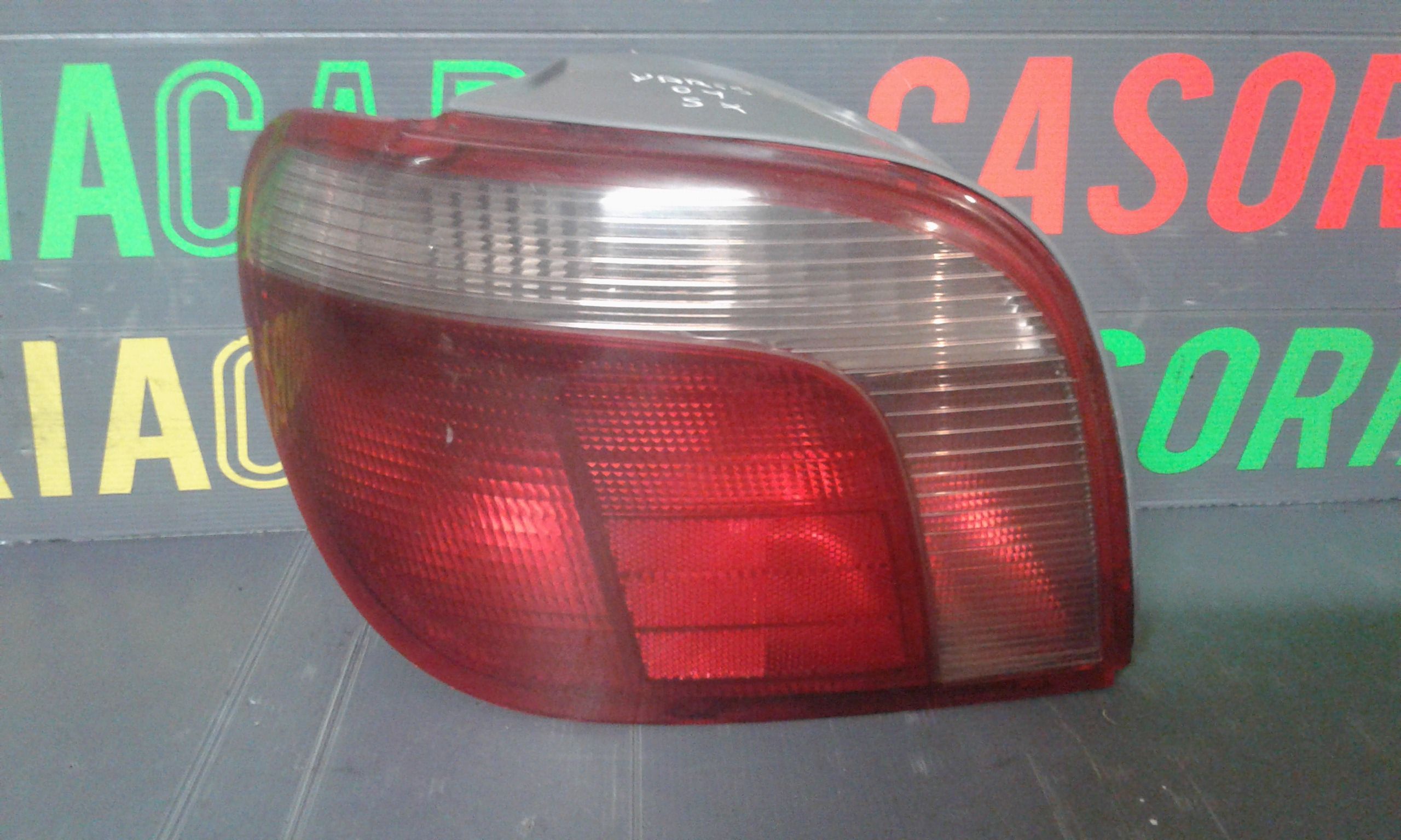 Stop Posteriore sinistro lato Guida TOYOTA Yaris 1 Serie