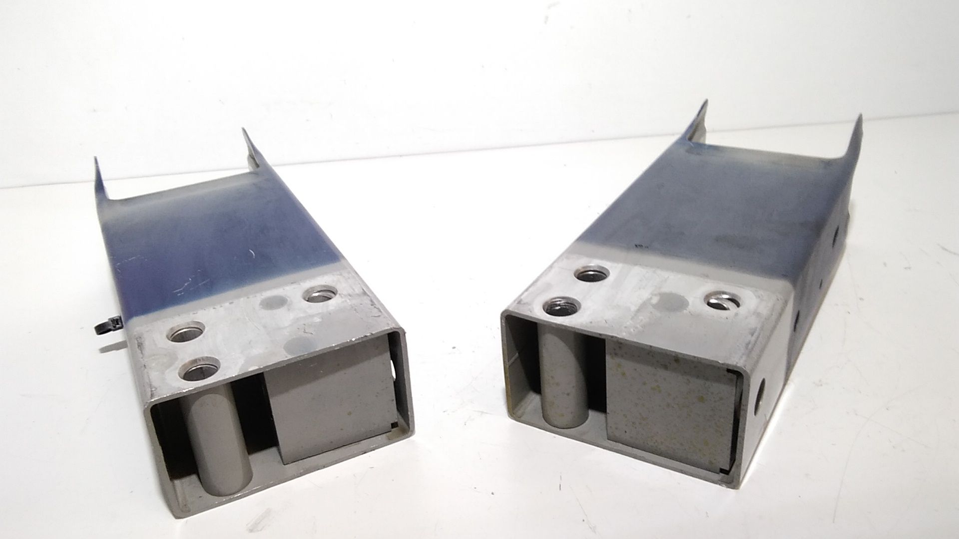 Supporti calandra anteriore JAGUAR F-Pace Serie (16>)