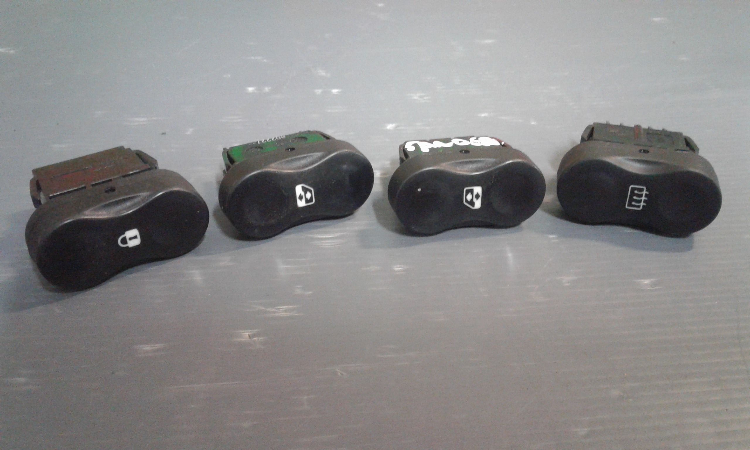 Pulsantiera Centrale DACIA Sandero 1 Serie