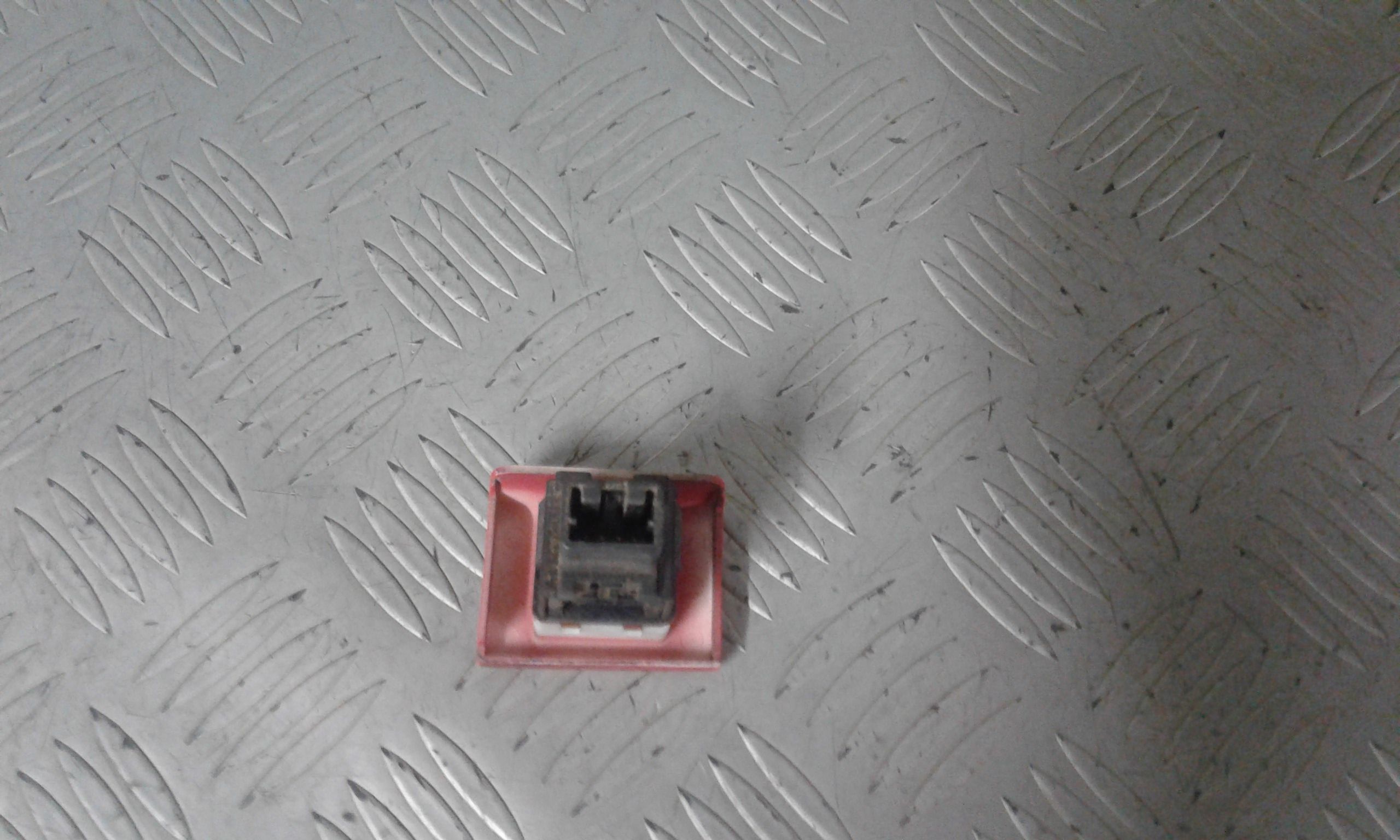 Pulsante luci di emergenza NISSAN Cabstar Serie