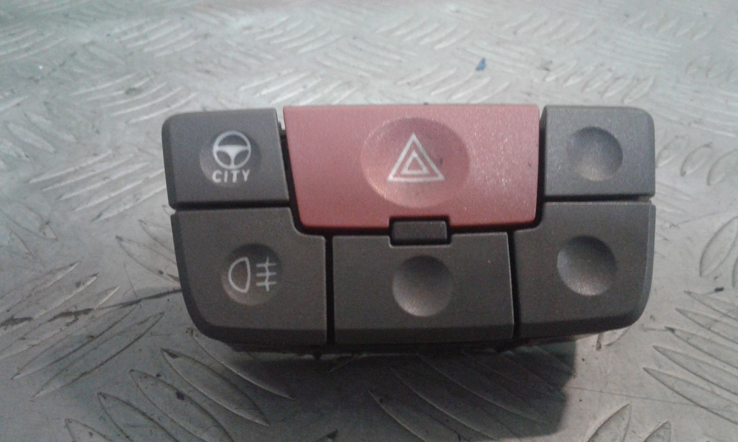Pulsante luci di emergenza FIAT Panda 2 Serie
