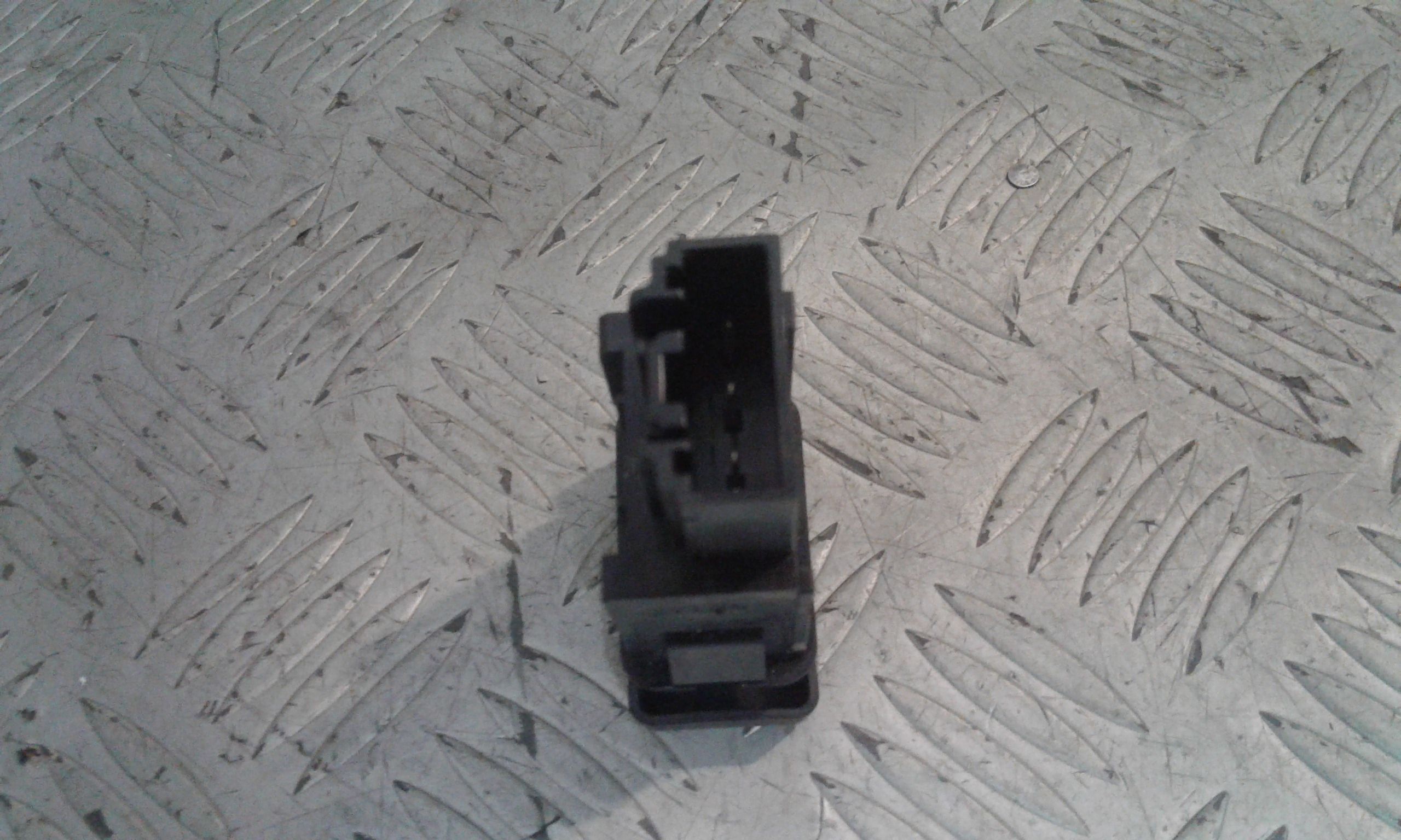 Pulsante luci di emergenza MAZDA 3 Berlina 1 Serie