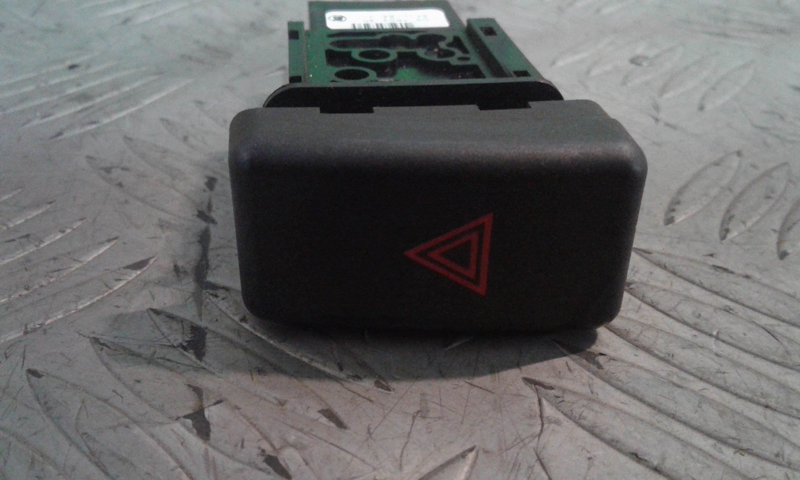 Pulsante luci di emergenza MAZDA 3 Berlina 1 Serie