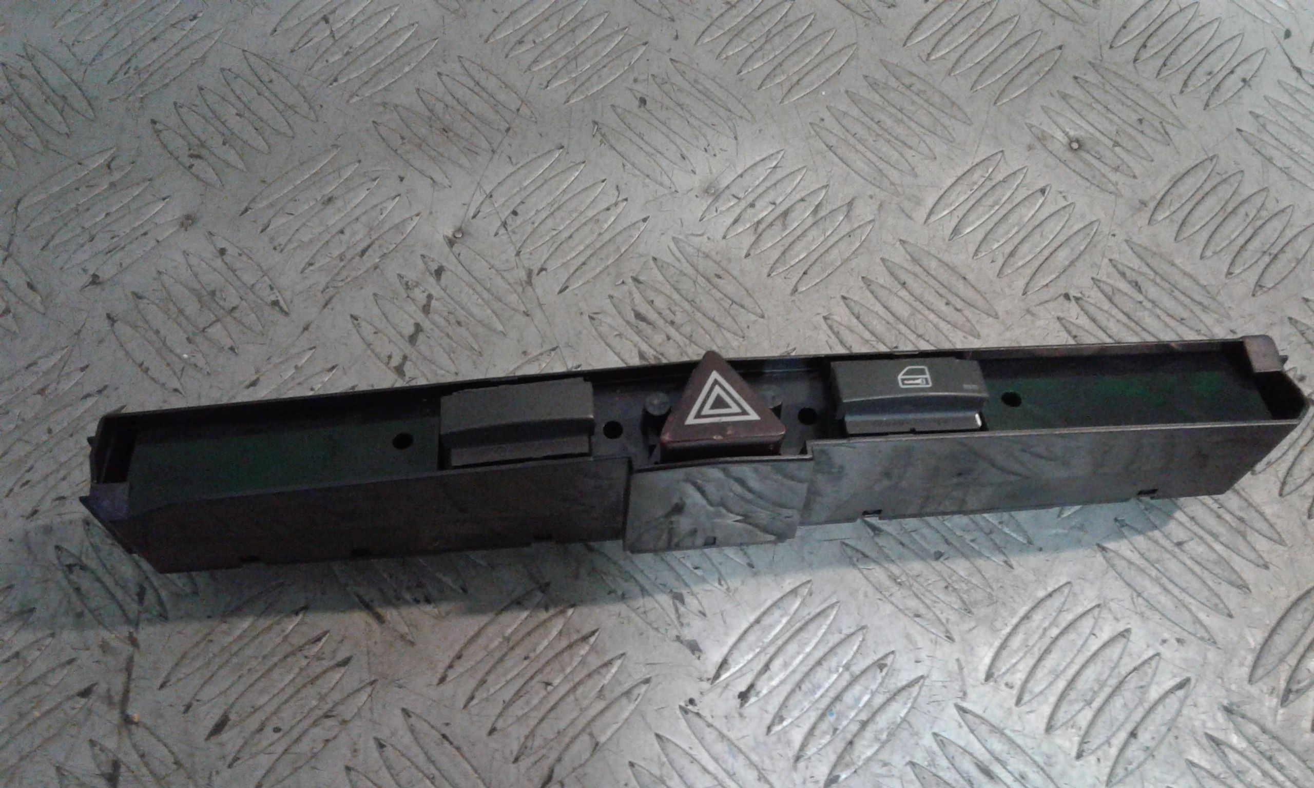 Pulsante luci di emergenza OPEL Astra H Berlina