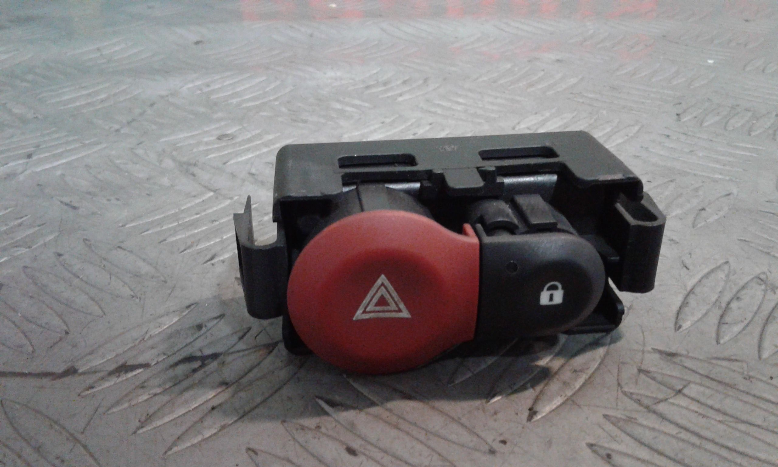 Pulsante luci di emergenza RENAULT Clio 5