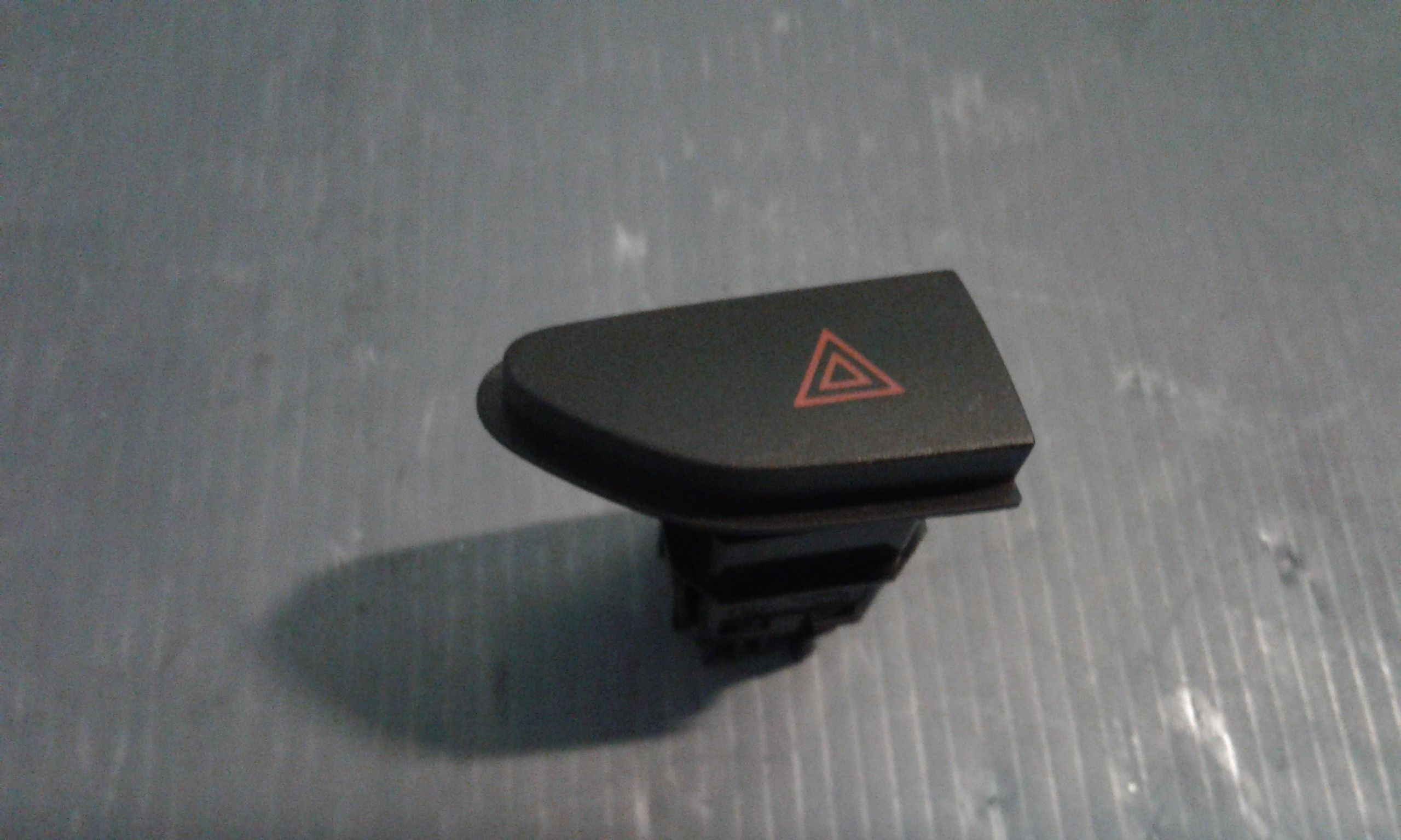 Pulsante luci di emergenza RENAULT Captur Serie