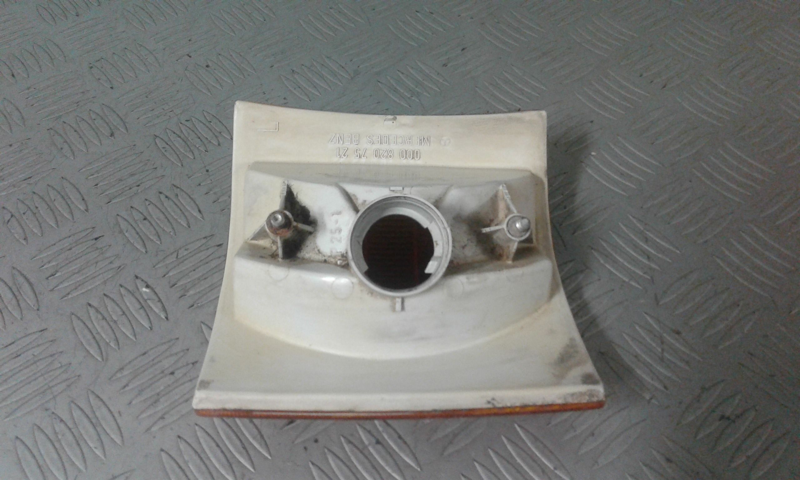 Freccia SX lato guida MERCEDES Vario 611 Serie