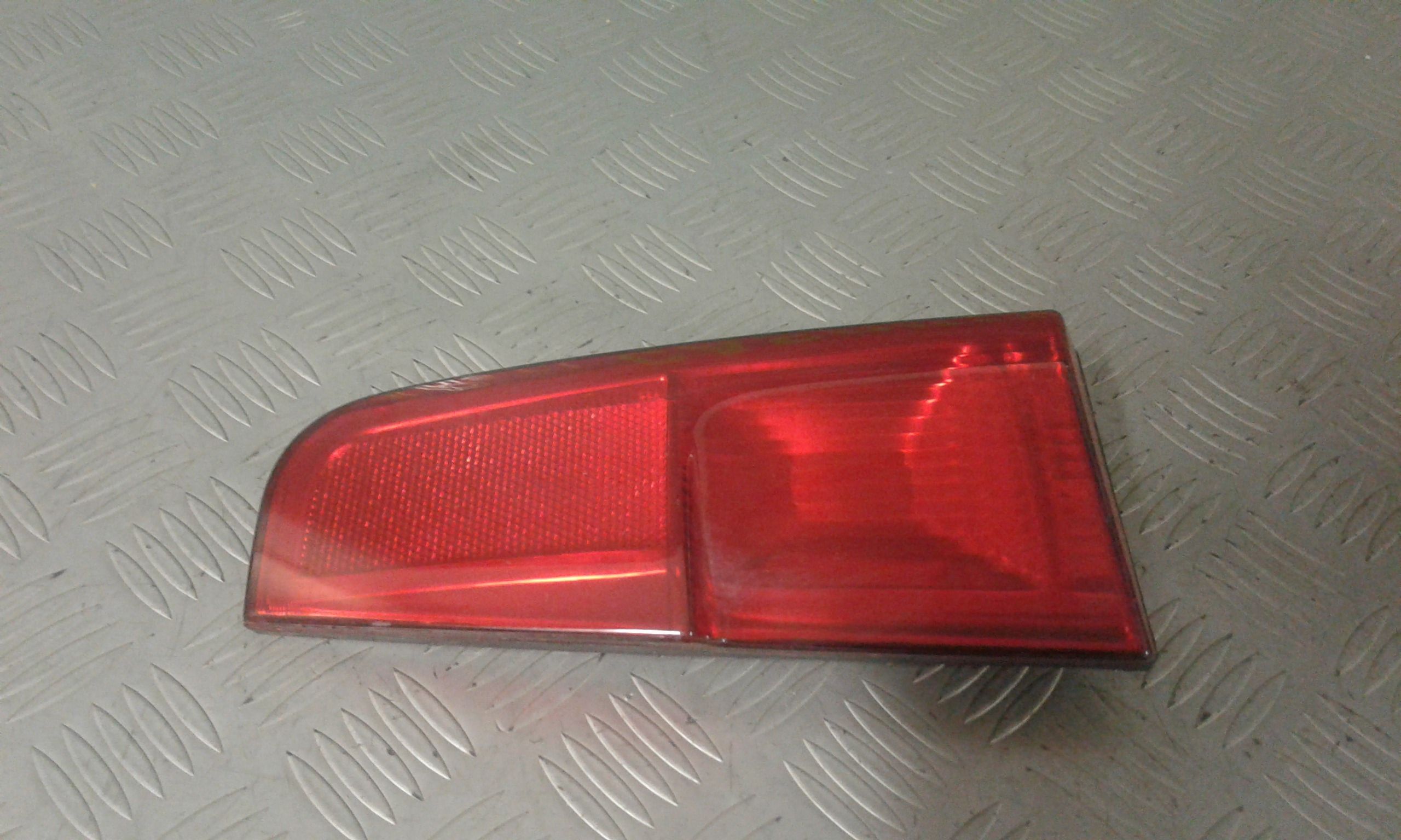 Catarifrangente riflettore portellone DX passegg. FIAT Punto Berlina 3P 3 Serie