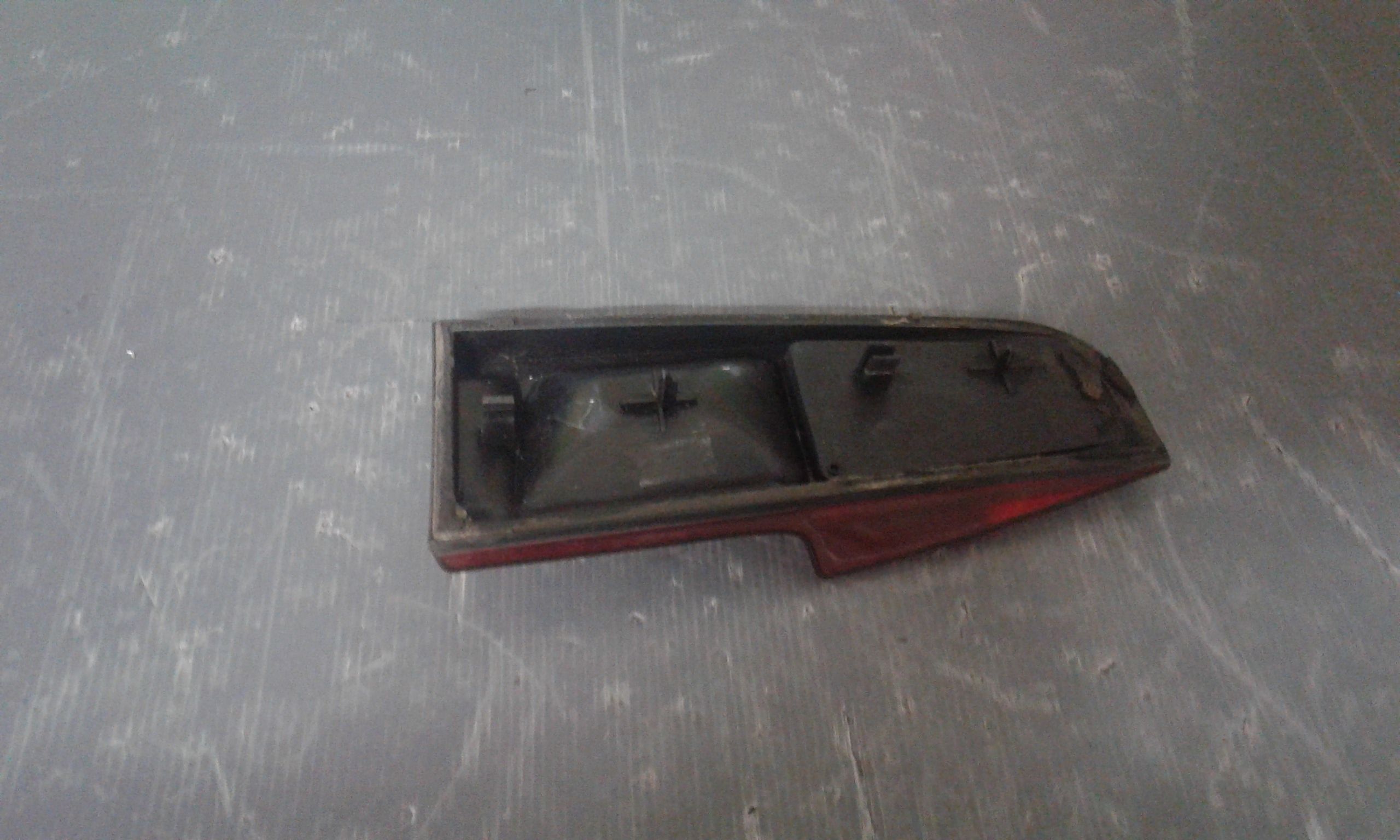 Catarifrangente riflettore portellone DX passegg. FIAT Punto Berlina 3P 3 Serie