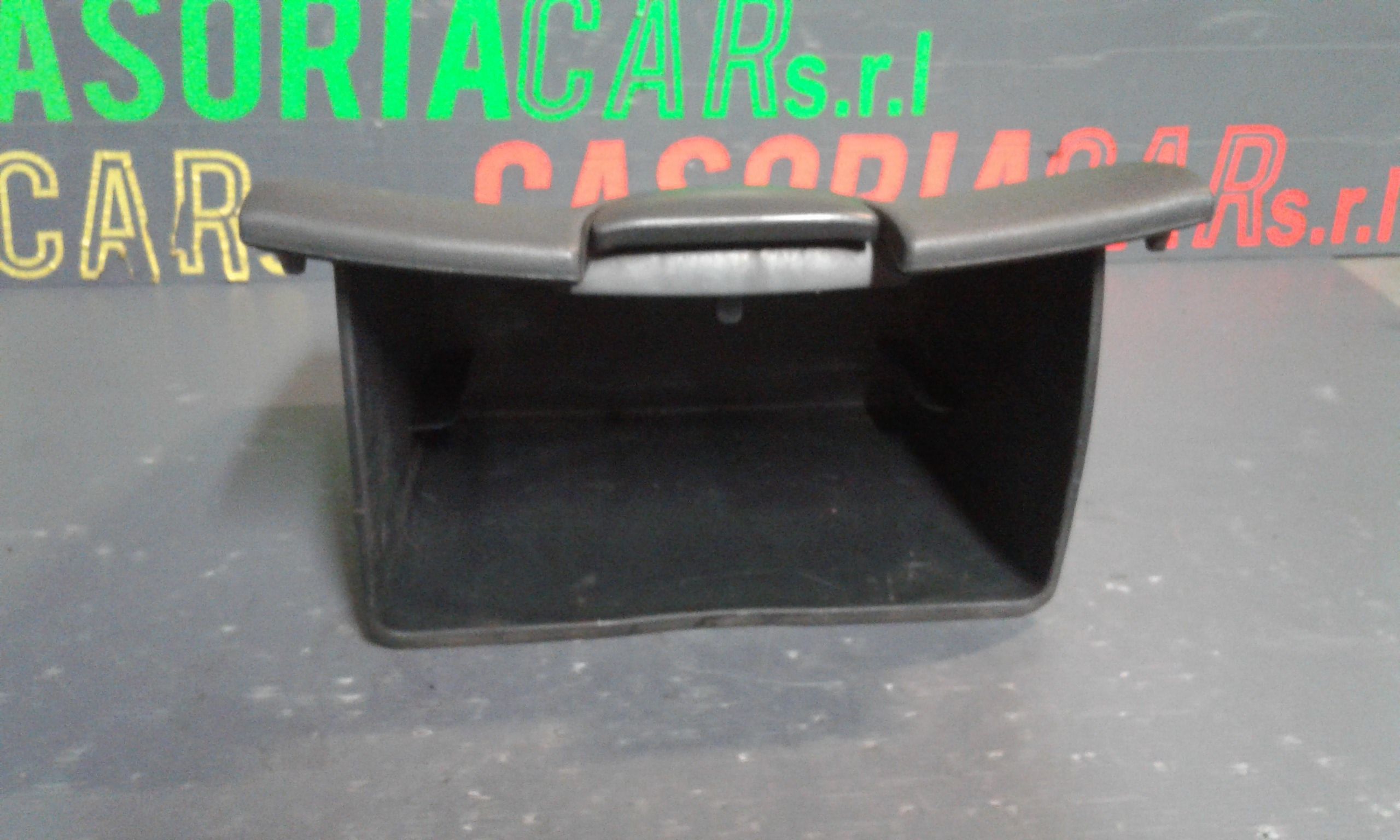 Cassetto porta oggetti TOYOTA Yaris 2 Serie