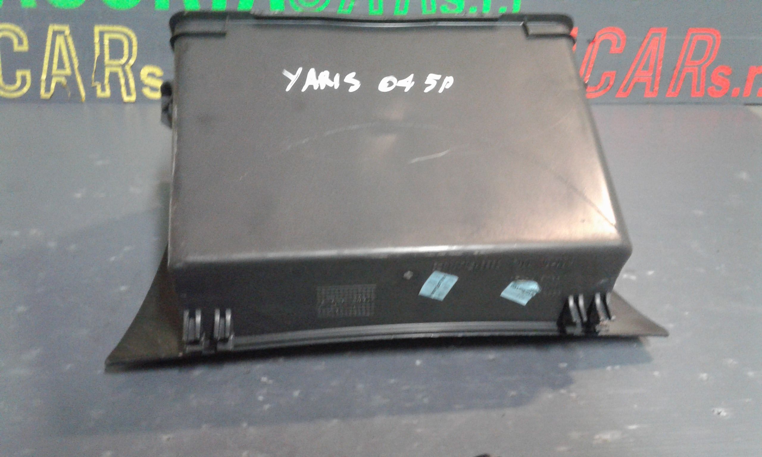 Cassetto porta oggetti TOYOTA Yaris 2 Serie