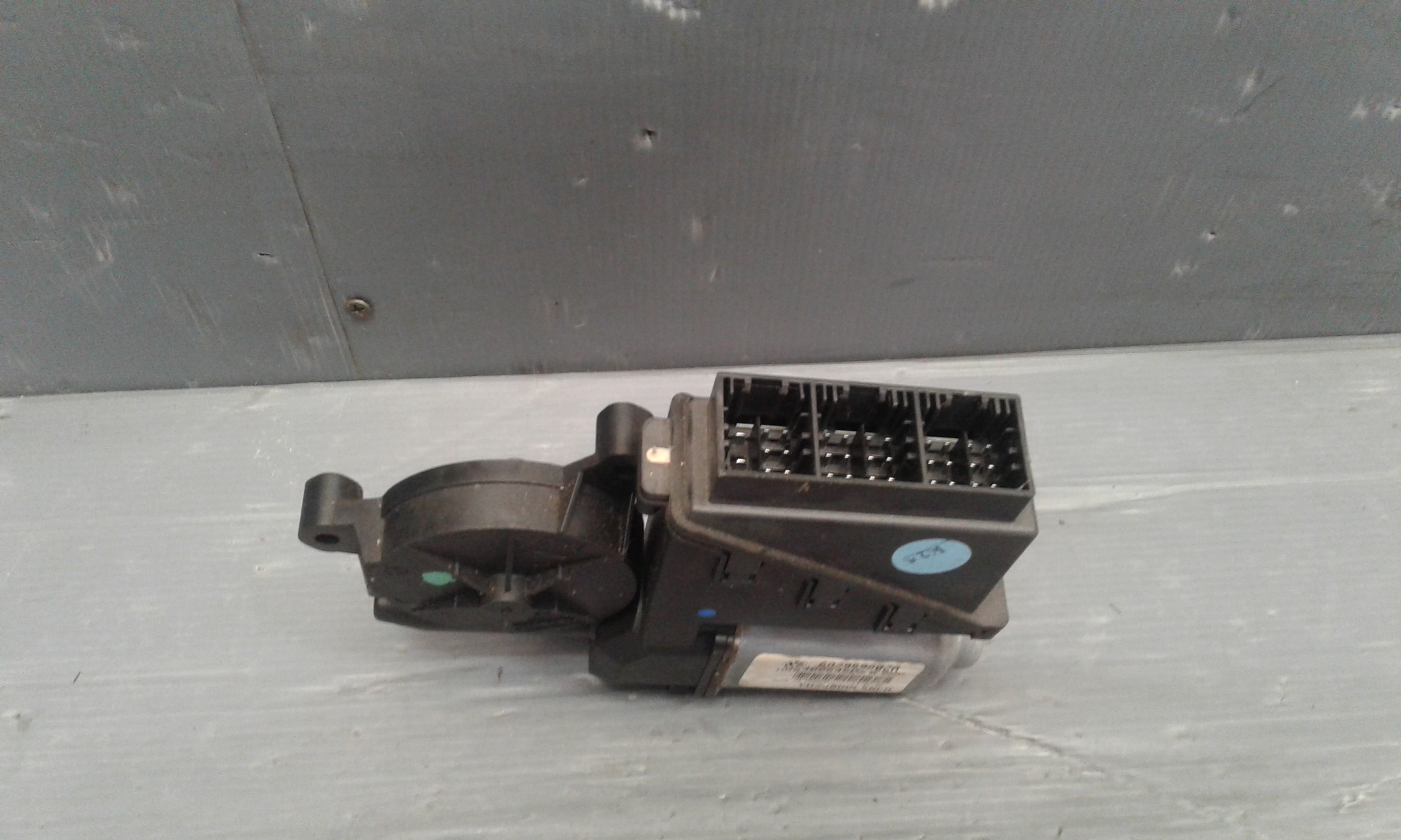 Motorino Alzavetro anteriore Sinistro VOLKSWAGEN Polo 4 Serie