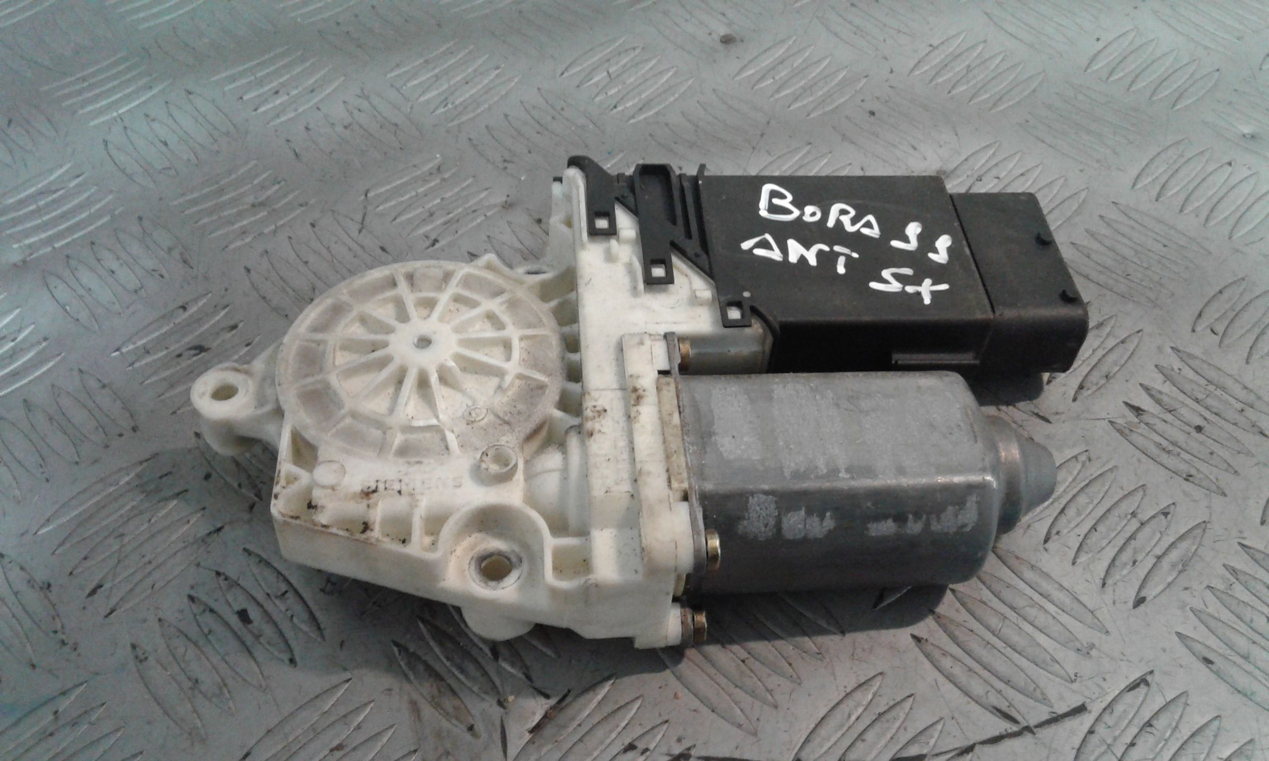 Motorino Alzavetro anteriore Sinistro VOLKSWAGEN Bora Berlina