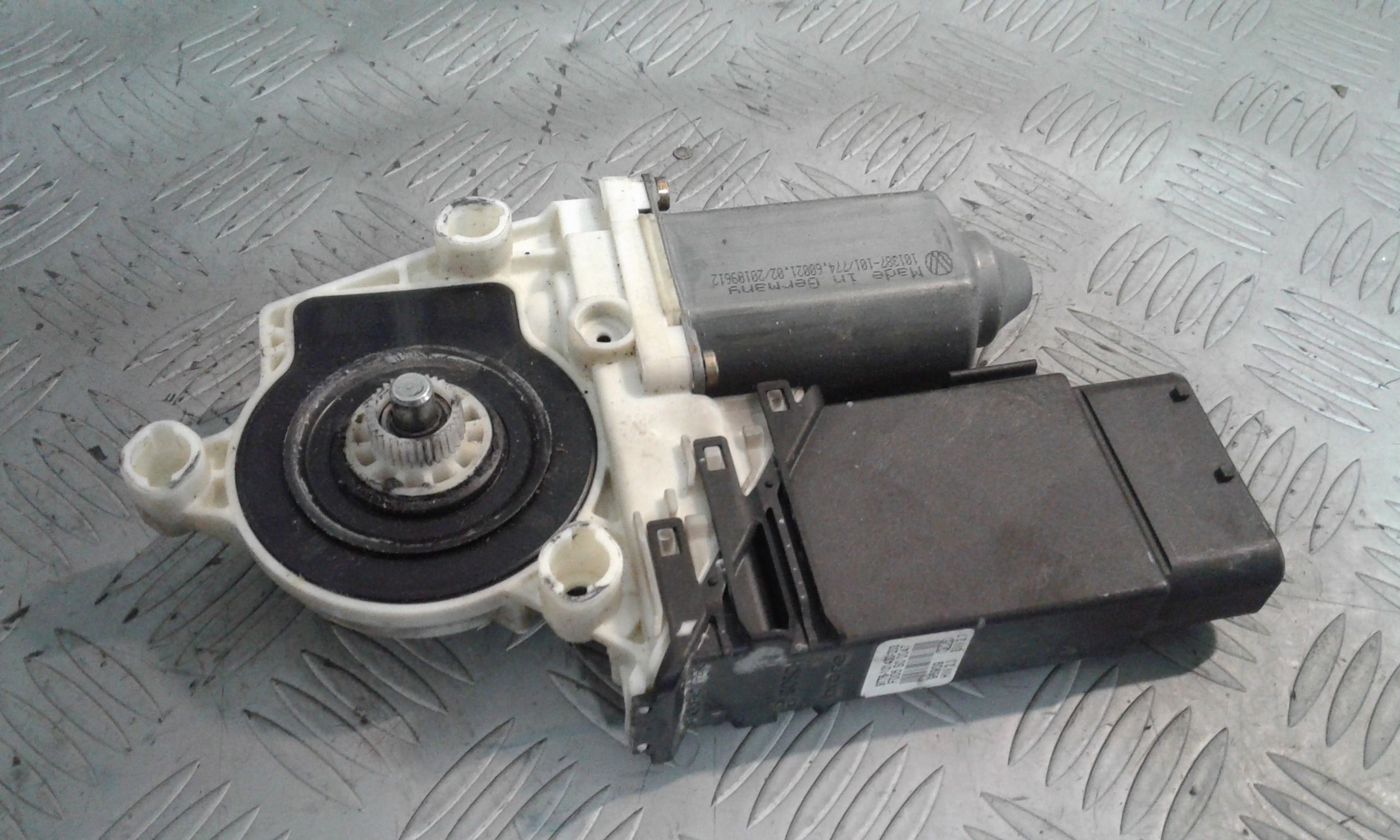 Motorino Alzavetro anteriore Sinistro VOLKSWAGEN Bora Berlina