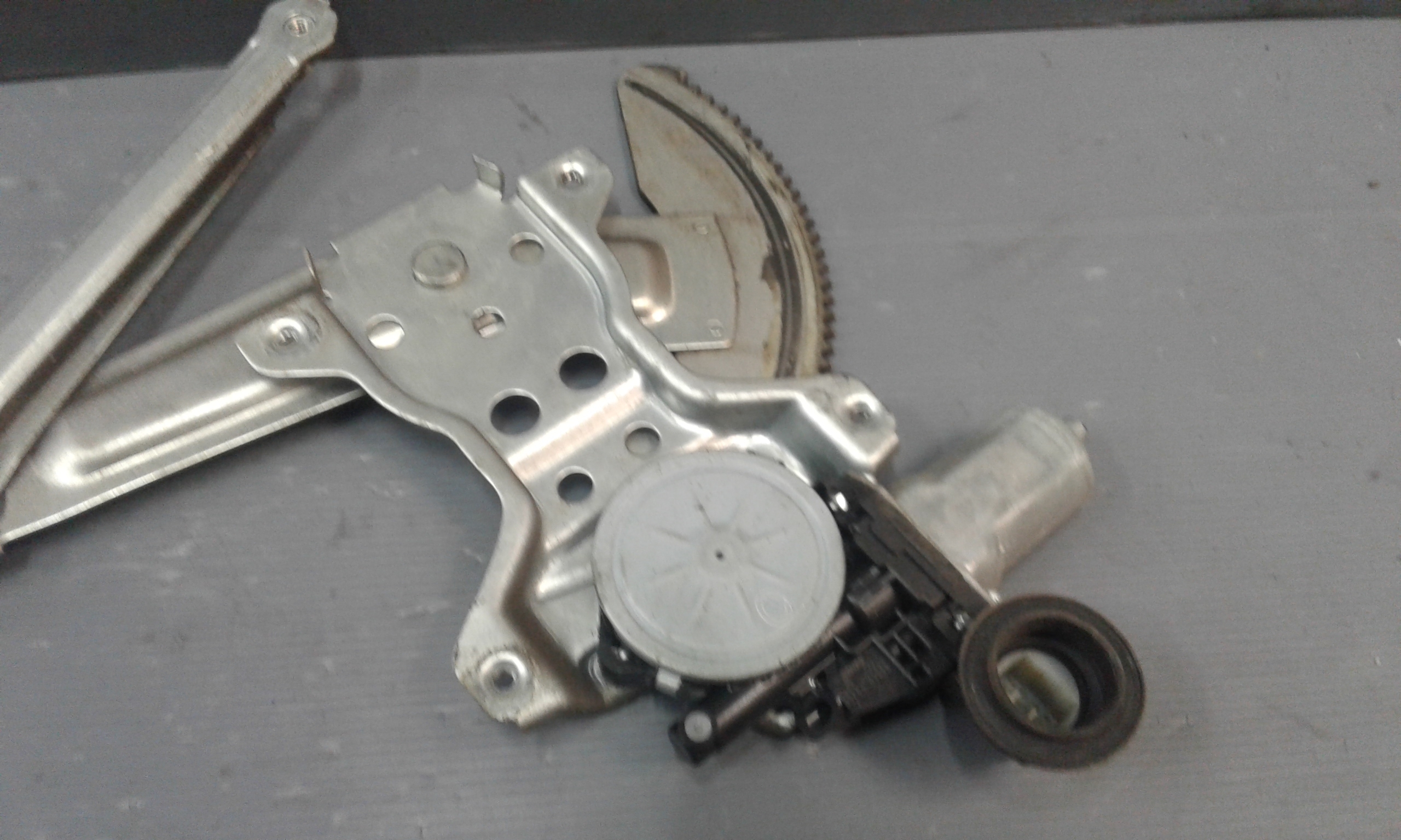 Cremagliera anteriore sinistra Guida SUZUKI Swift 4 Serie