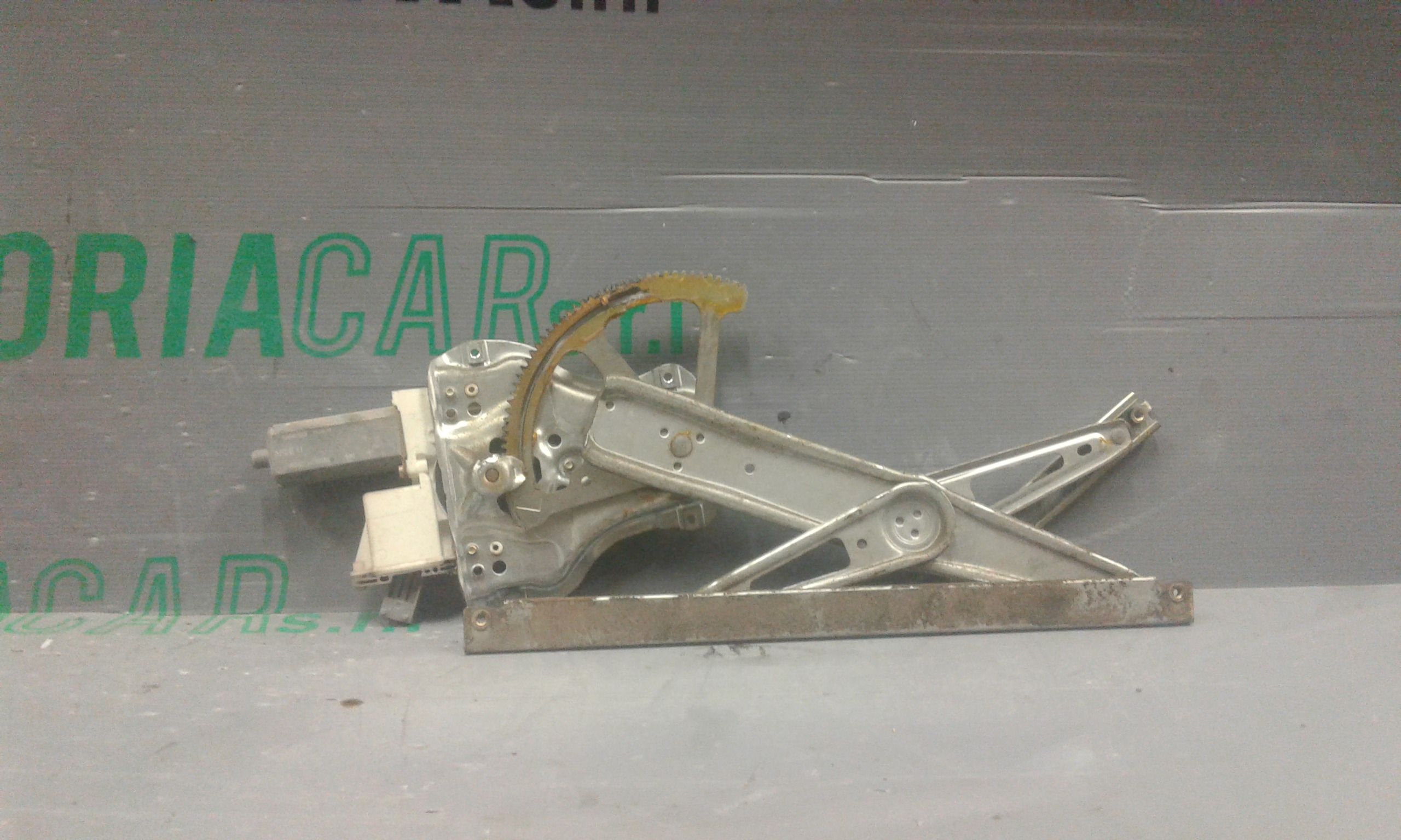 Cremagliera anteriore sinistra Guida TOYOTA Avensis S. Wagon 1 Serie