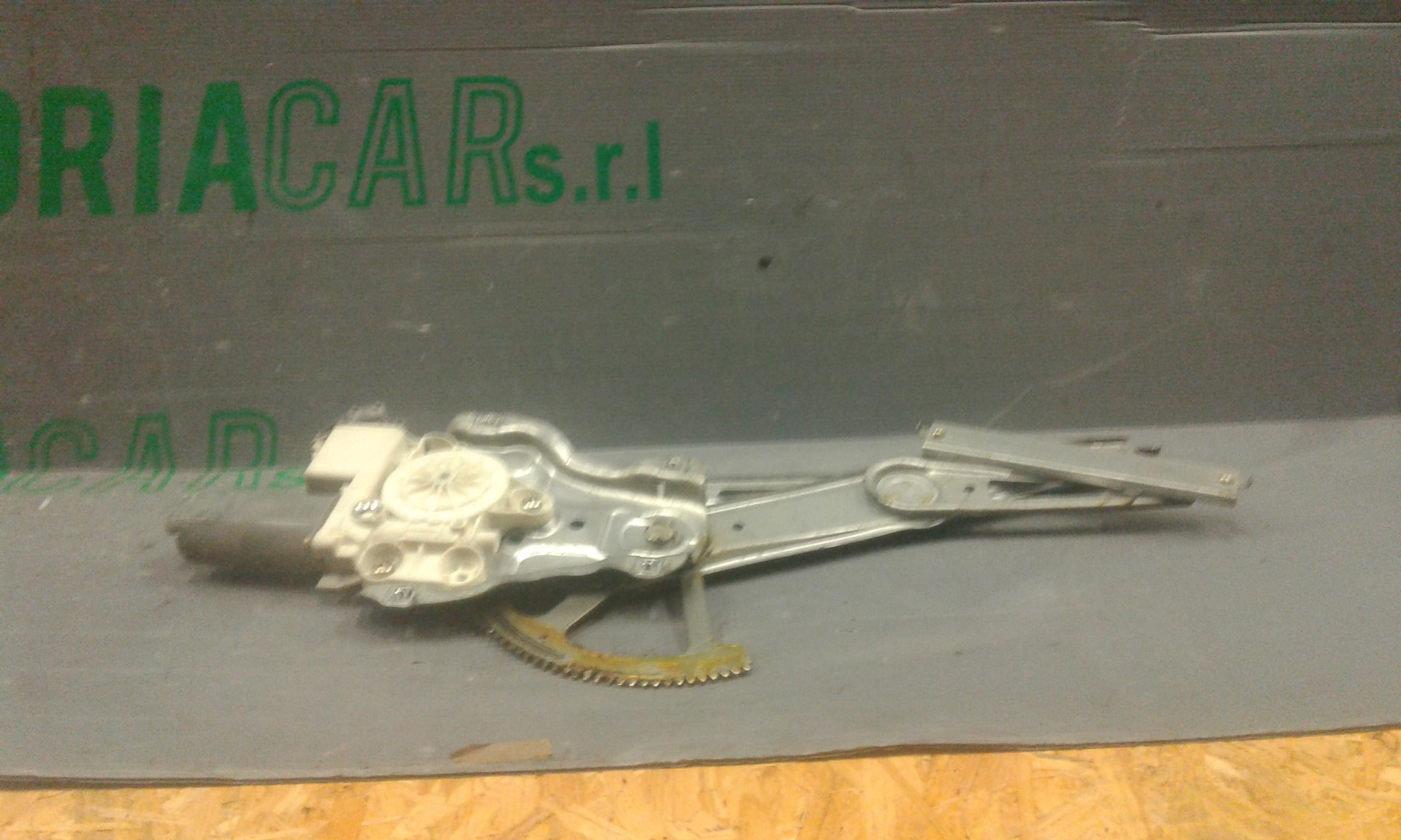 Cremagliera anteriore sinistra Guida TOYOTA Avensis S. Wagon 1 Serie