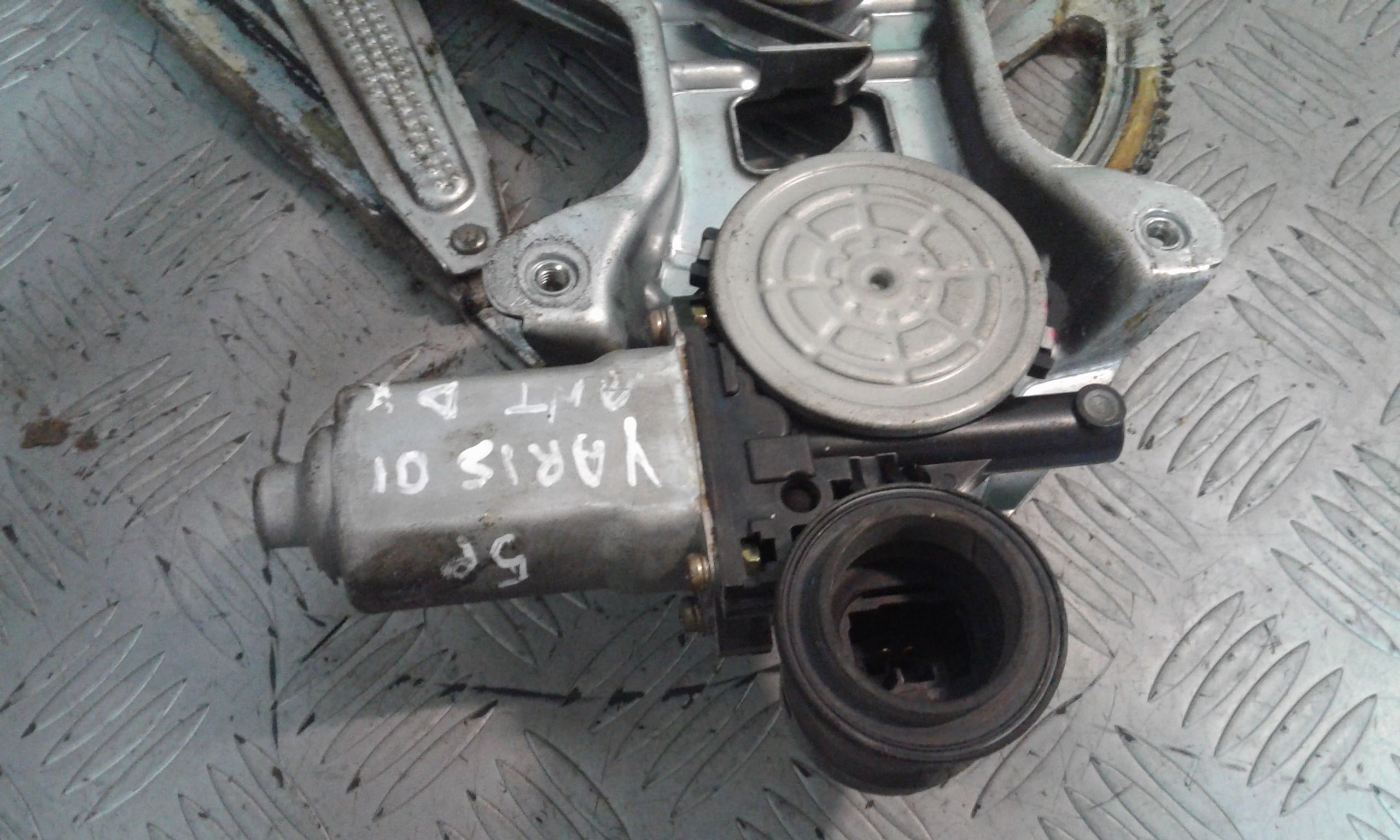 Cremagliera anteriore destra passeggero TOYOTA Yaris 1 Serie