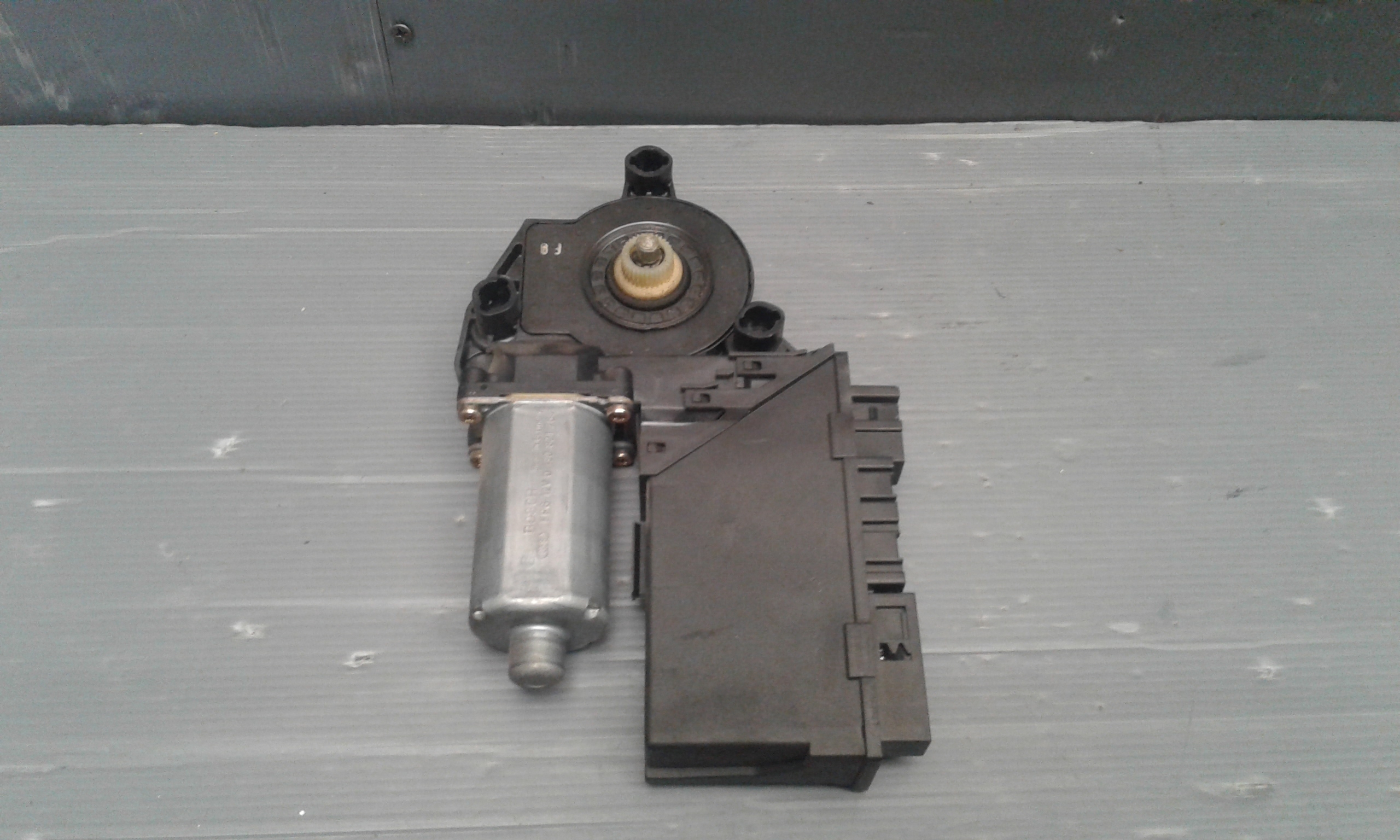 Motorino Alzavetro anteriore destra AUDI A4 Berlina 2 Serie