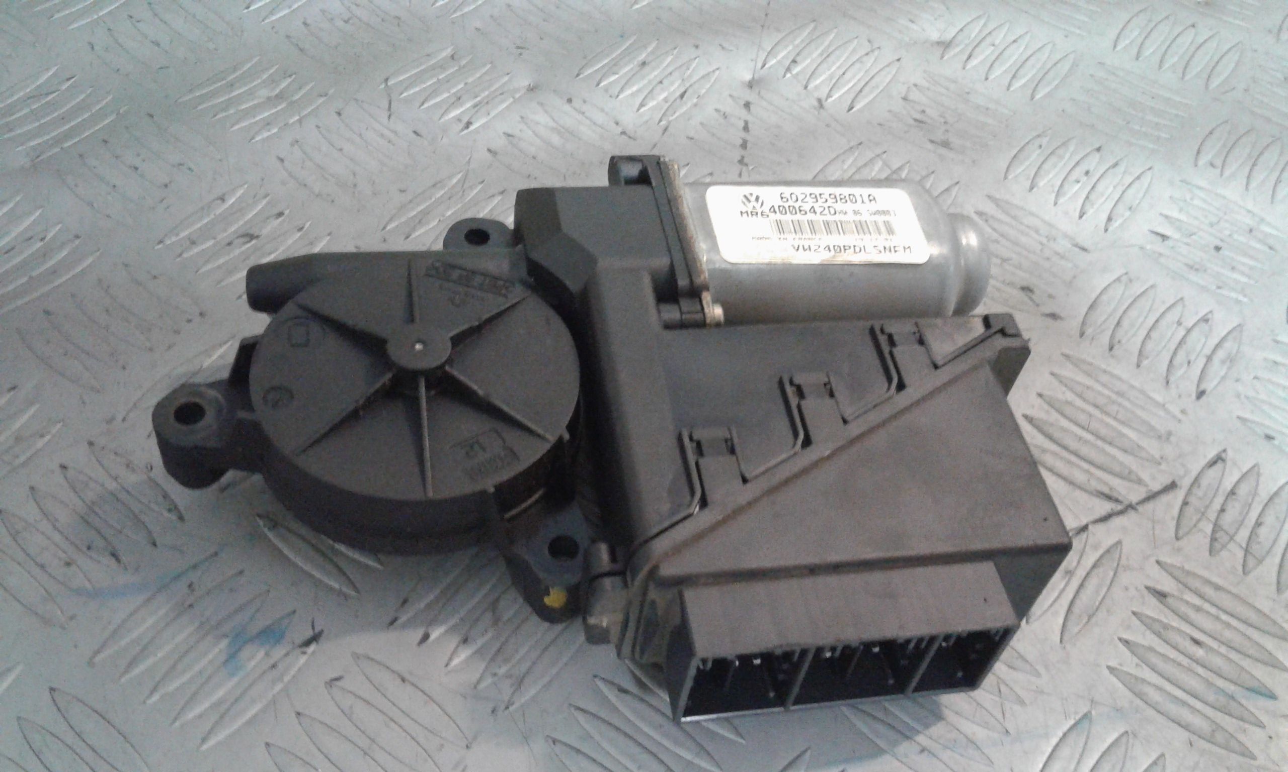 Motorino Alzavetro anteriore destra VOLKSWAGEN Polo 4 Serie