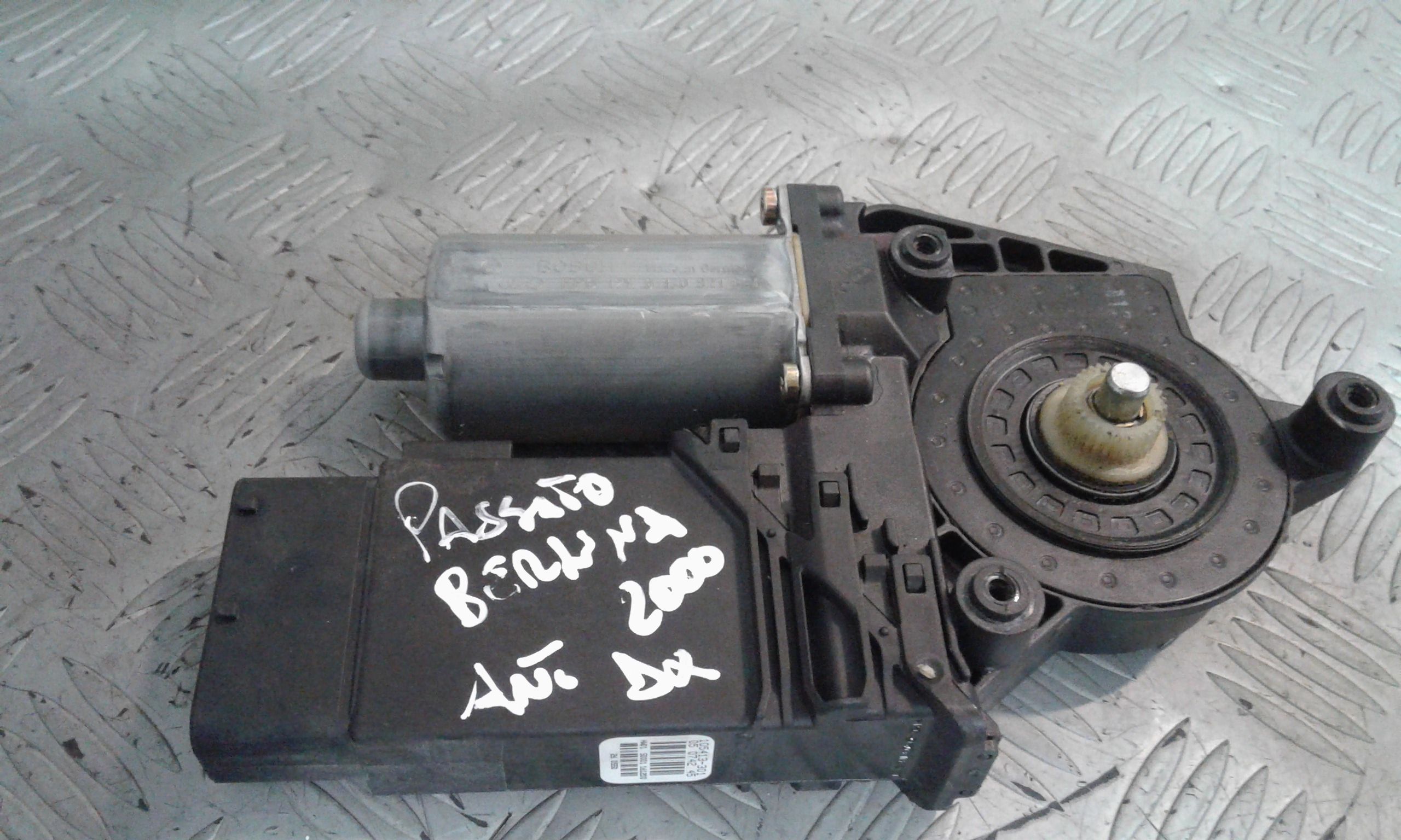 Motorino Alzavetro anteriore destra VOLKSWAGEN Passat Berlina 2 Serie