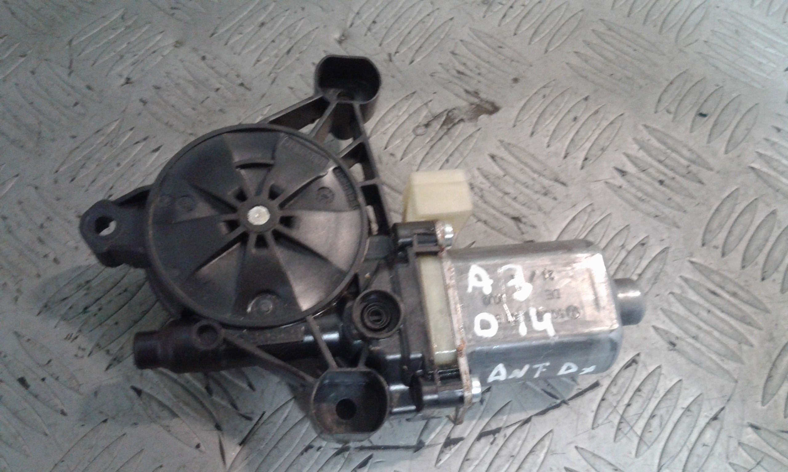 Motorino Alzavetro anteriore destra AUDI A3 Sportback 3 Serie