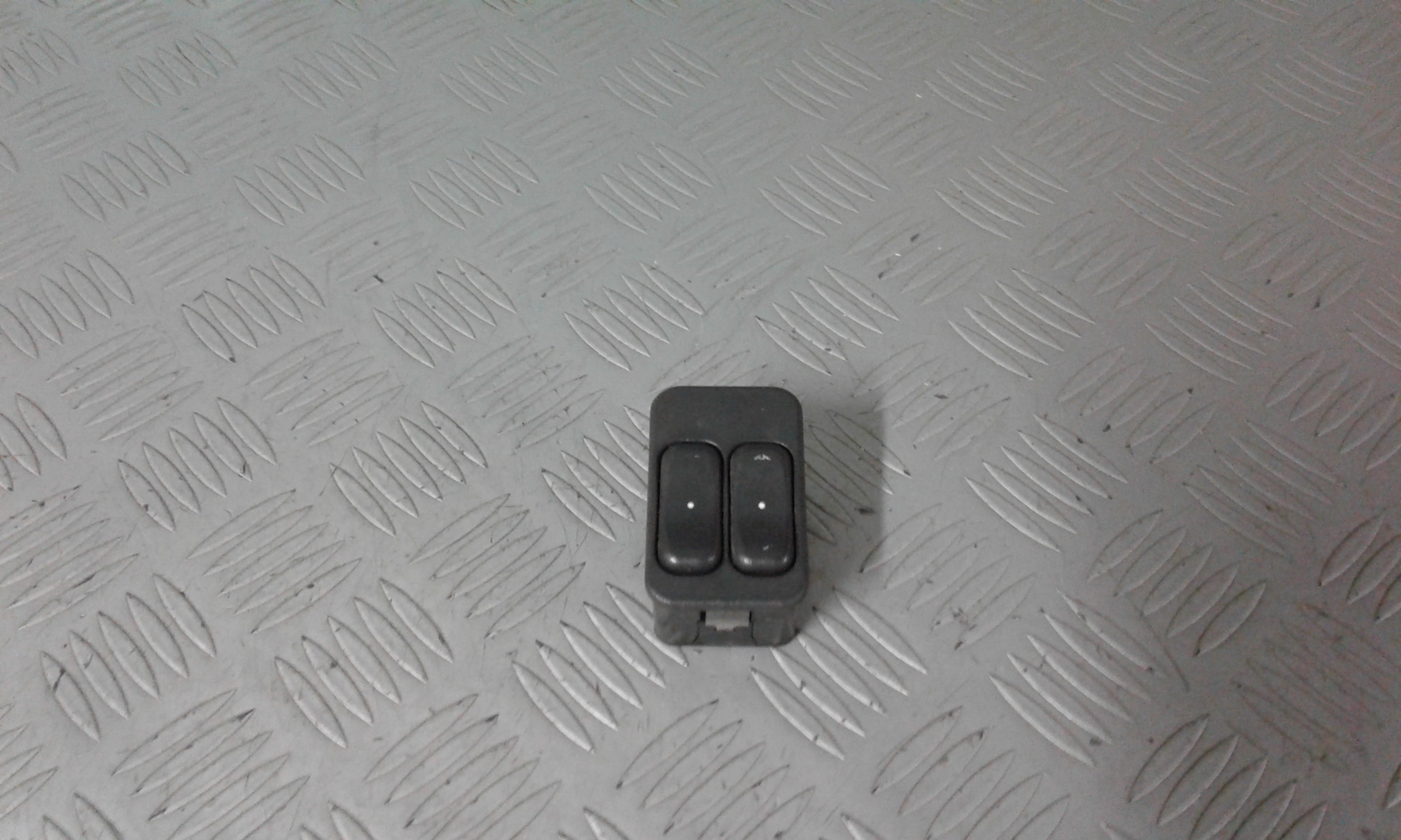 Pulsantiera Anteriore Sinistra Guida OPEL Corsa C 3P 1 Serie