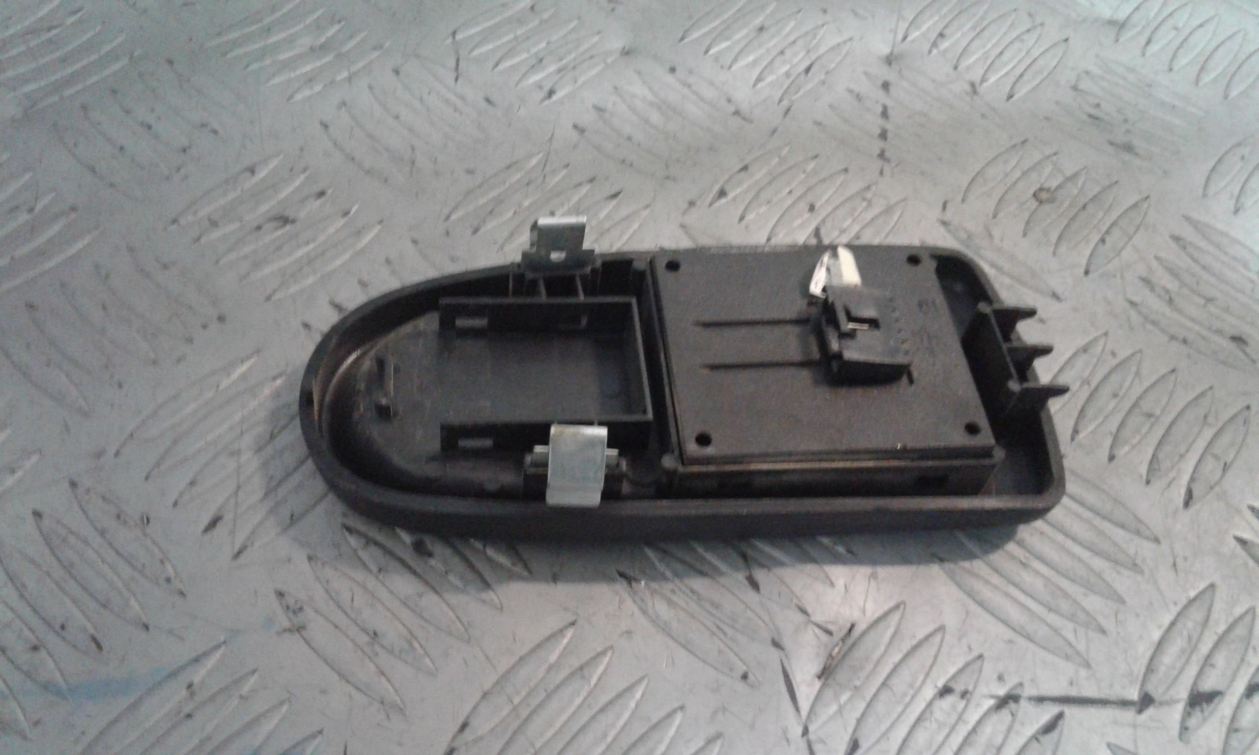 Pulsantiera Anteriore Sinistra Guida IVECO Daily 3 Serie