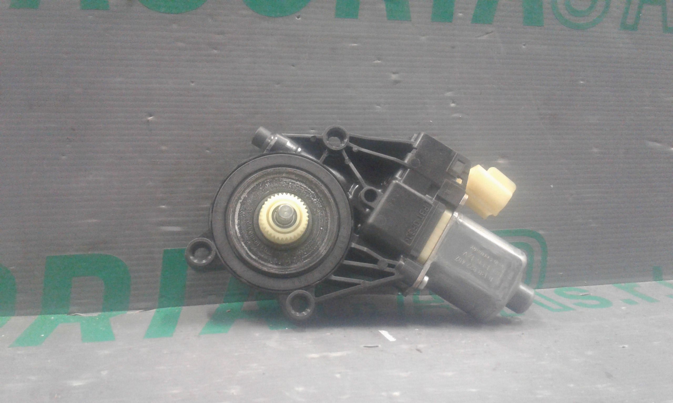 Motorino Alzavetro posteriore destra FORD Fiesta 6 Serie