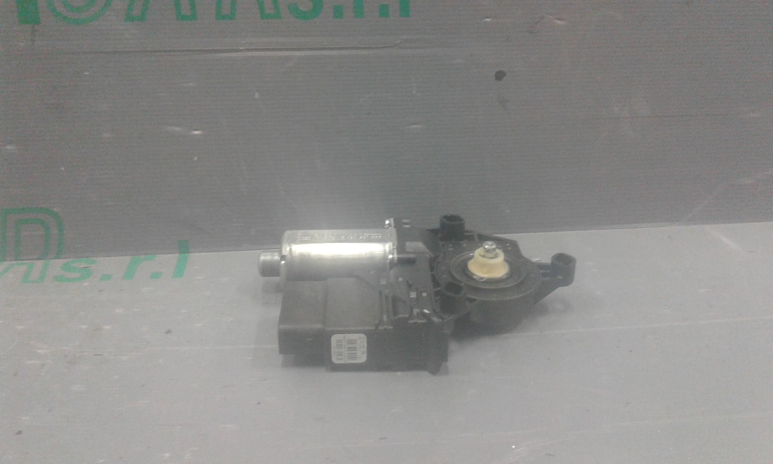 Motorino Alzavetro posteriore destra VOLKSWAGEN Touran 3 Serie