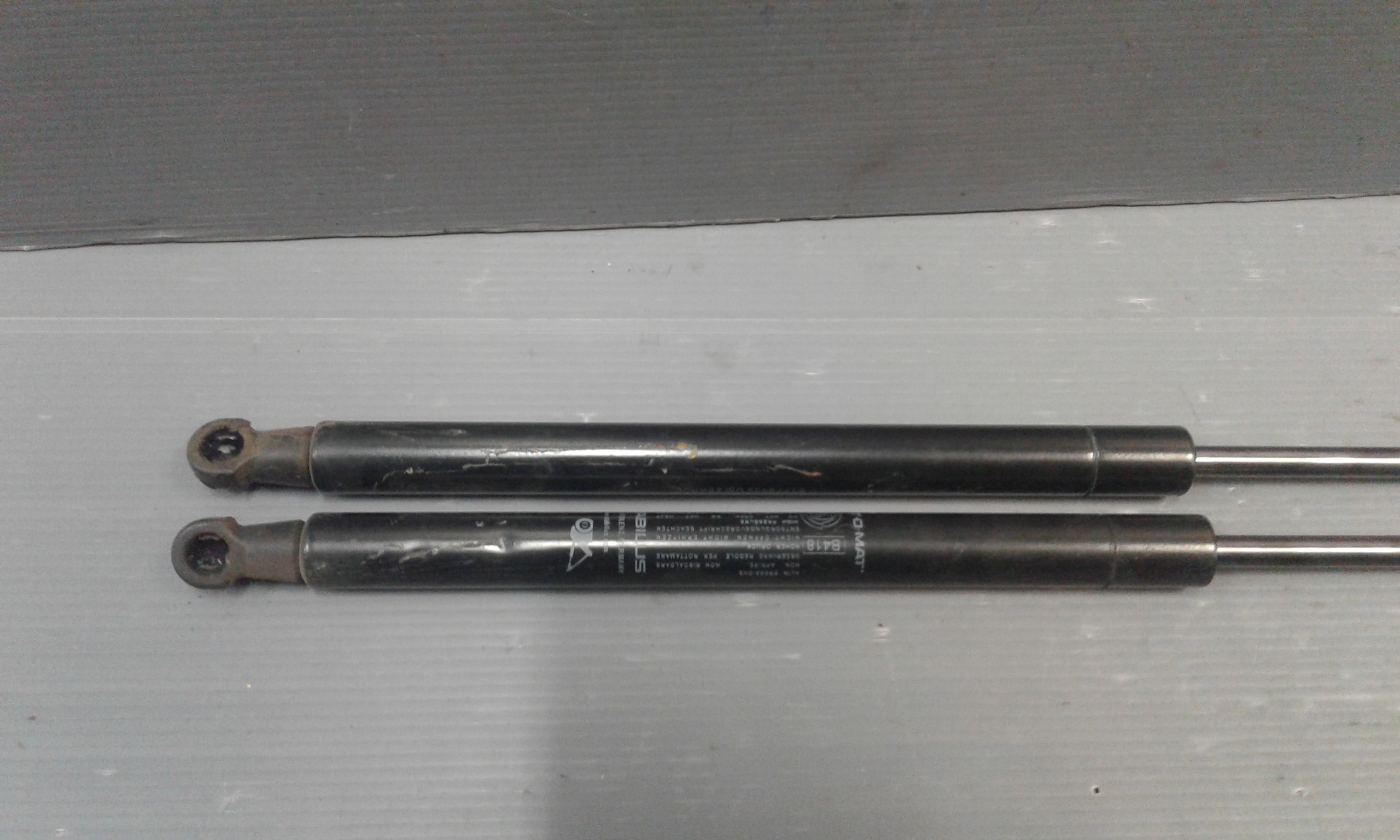 Pistoncini cofano Post. FIAT Punto EVO