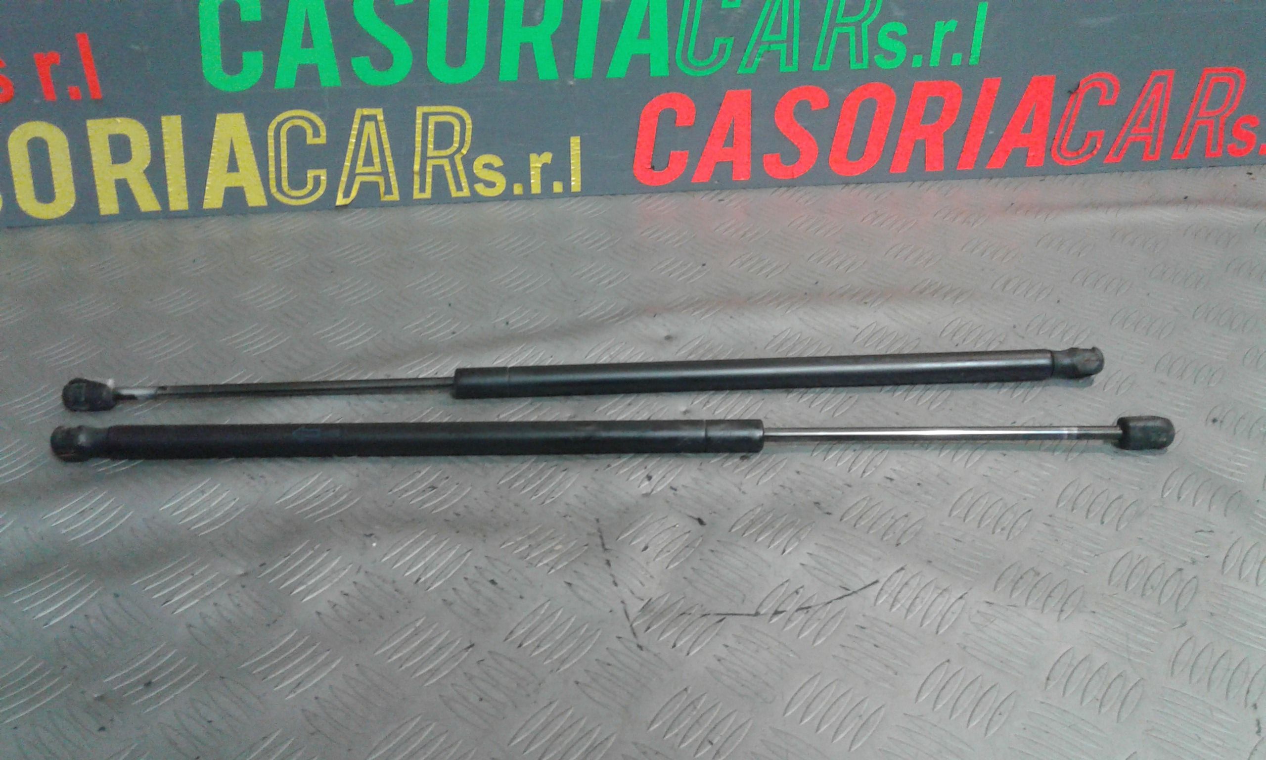 Pistoncini cofano Post. FORD Fiesta 4 Serie