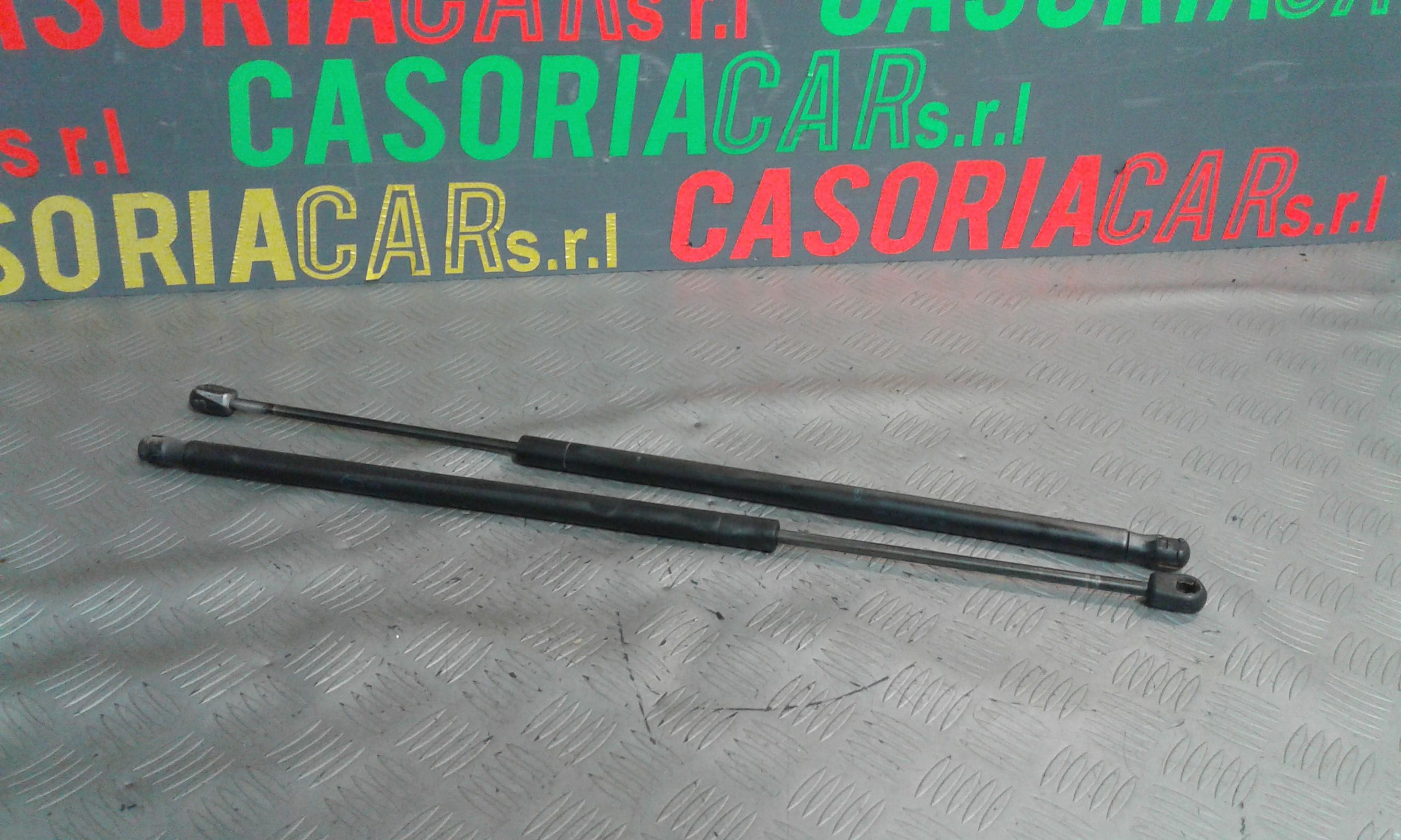 Pistoncini cofano Post. FORD Fiesta 4 Serie