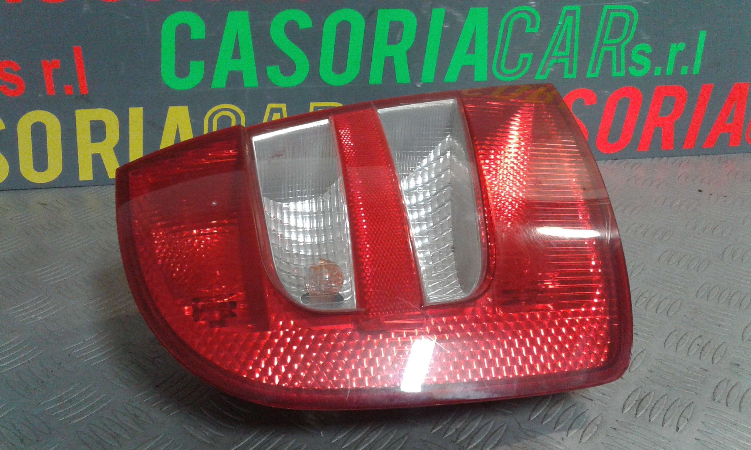 Stop Posteriore sinistro lato Guida SKODA Fabia Berlina 1 Serie