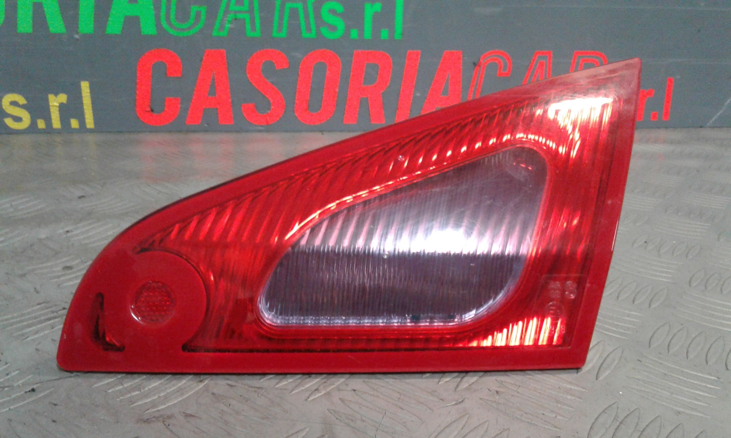 Stop Posteriore Sinistro Integrato nel Portello MITSUBISHI Colt Serie 3P