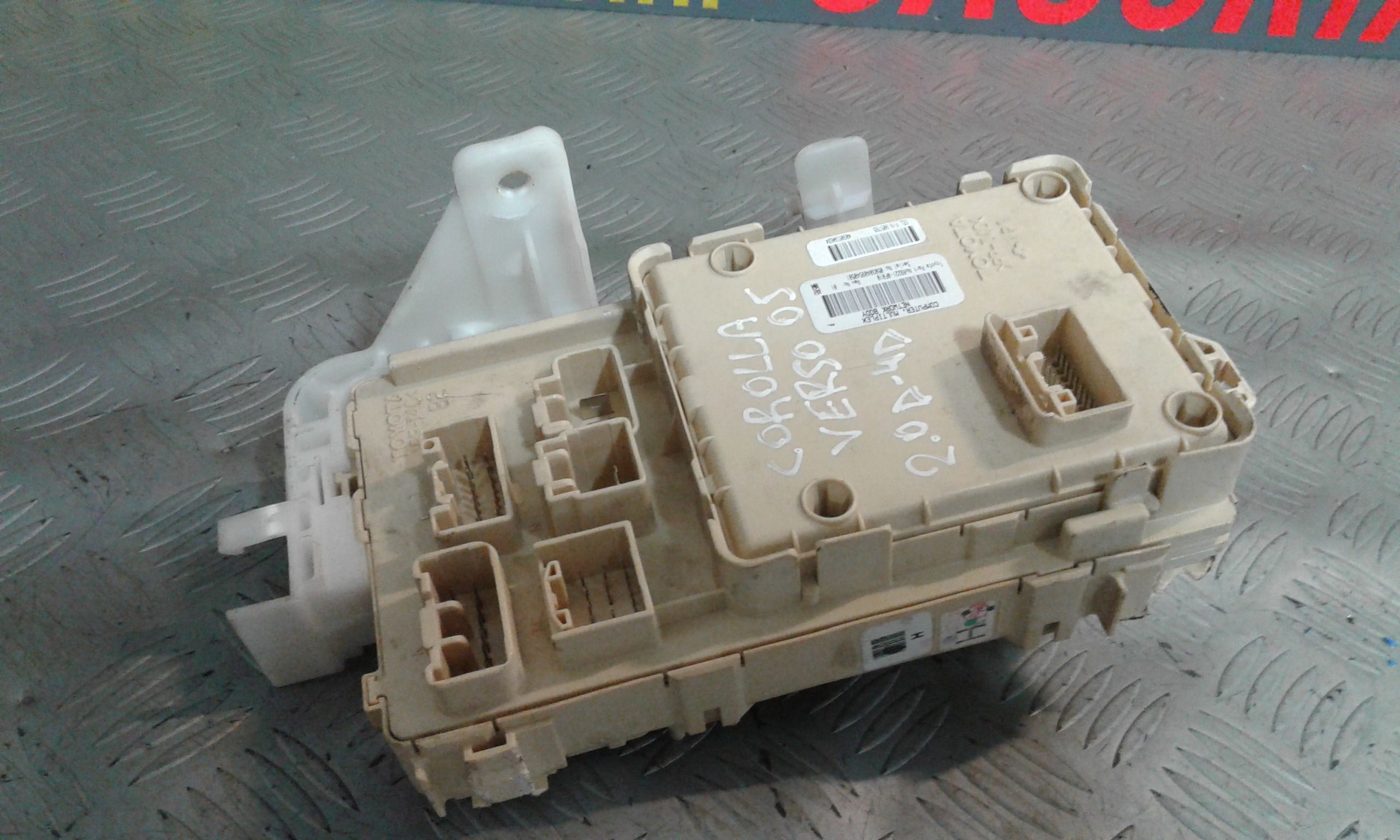 Centralina Porta Fusibili TOYOTA Corolla Verso 2 Serie