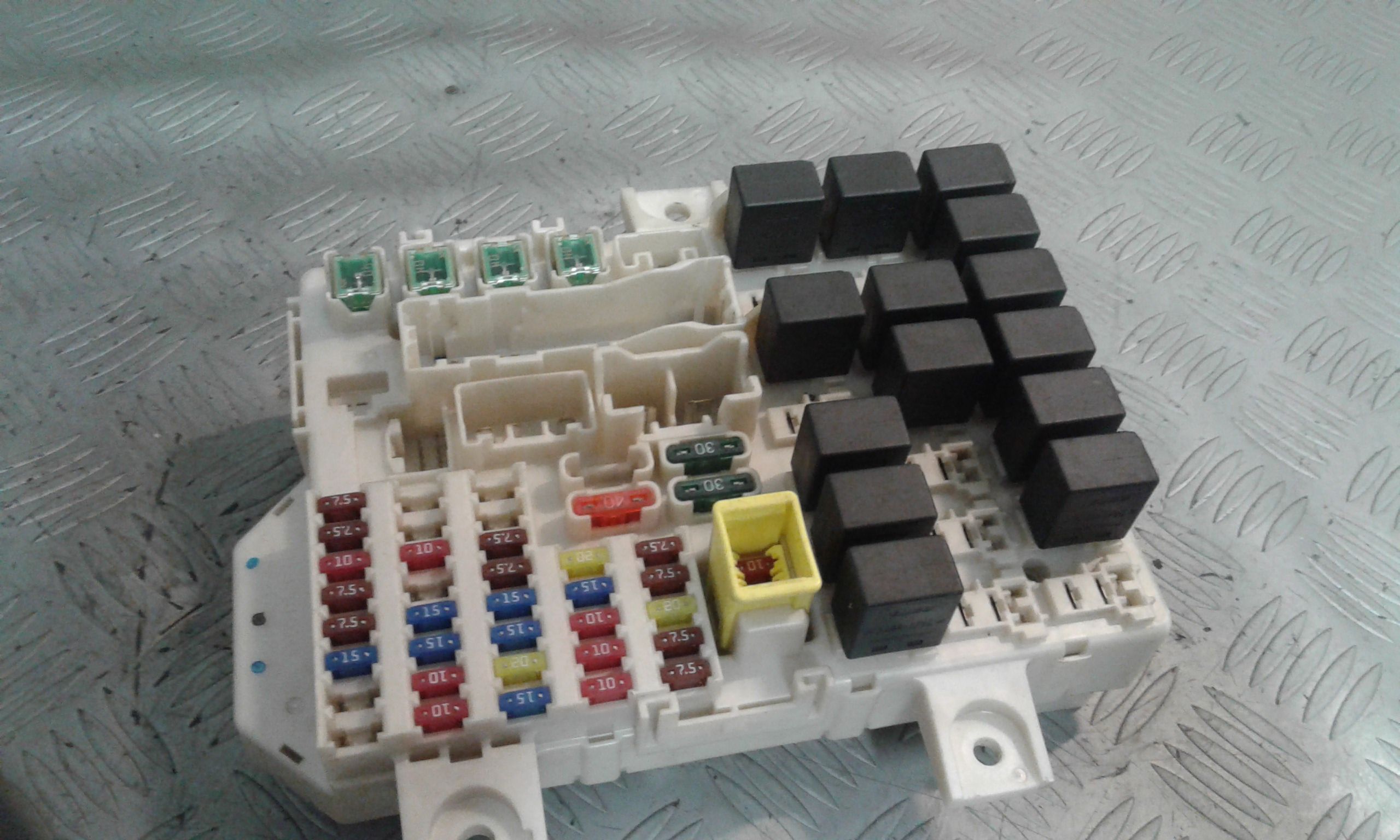 Centralina porta fusibili MITSUBISHI Colt Serie 3P