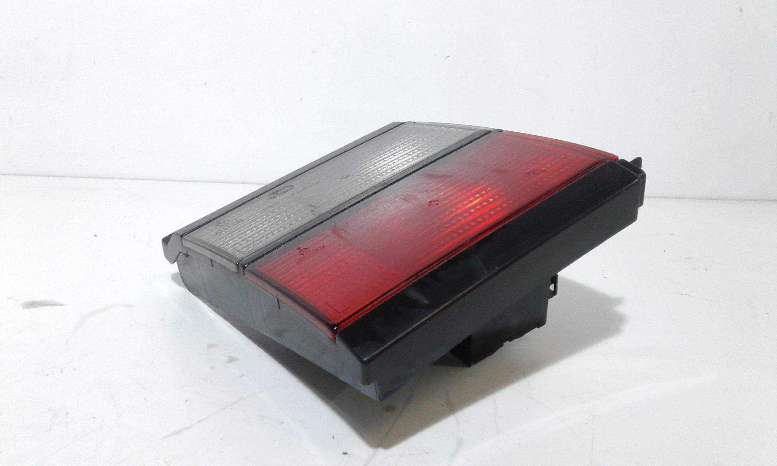 Stop Posteriore Sinistro Integrato nel Portello VOLKSWAGEN Passat Berlina 1 Serie