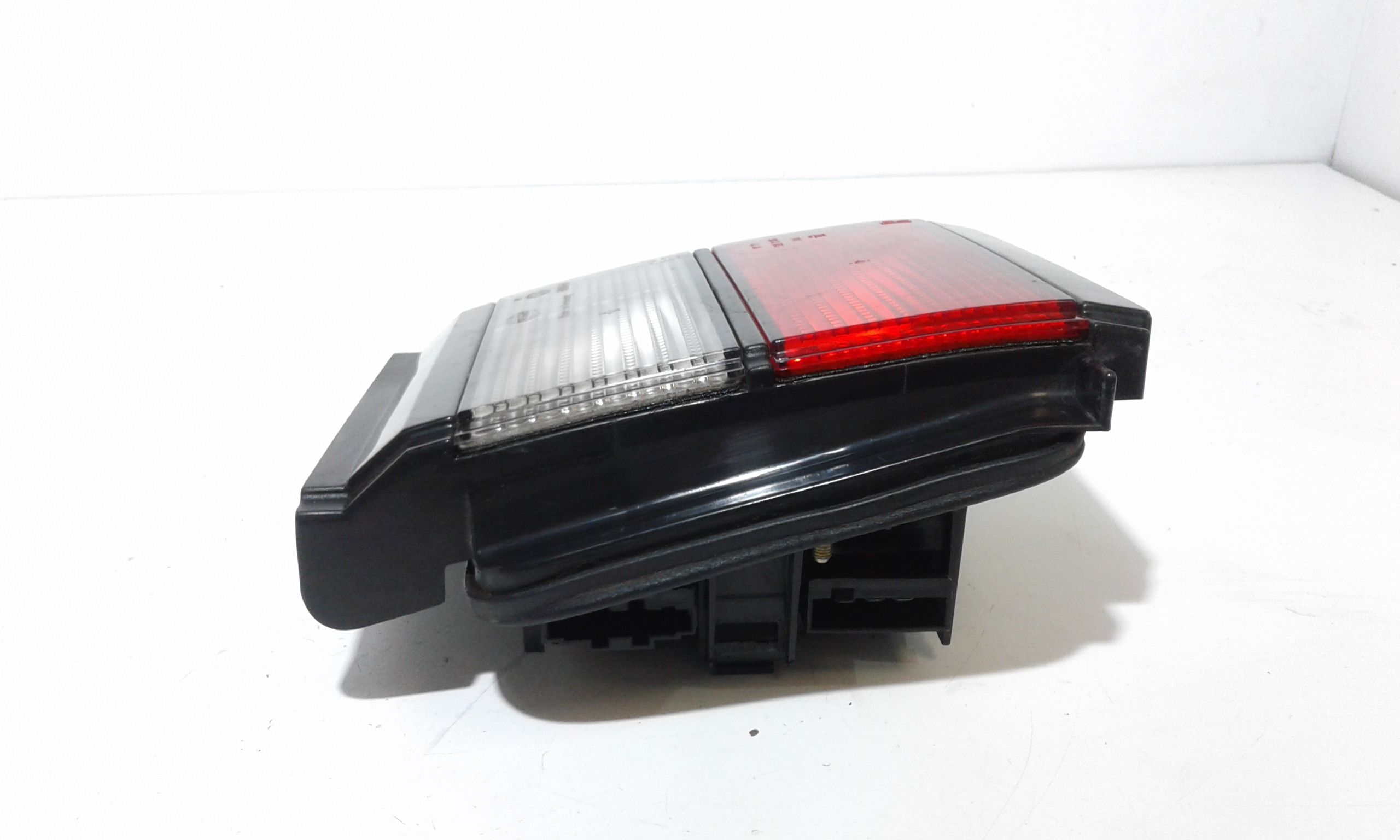 Stop Posteriore Destro Integrato nel Portello VOLKSWAGEN Passat Berlina 1 Serie