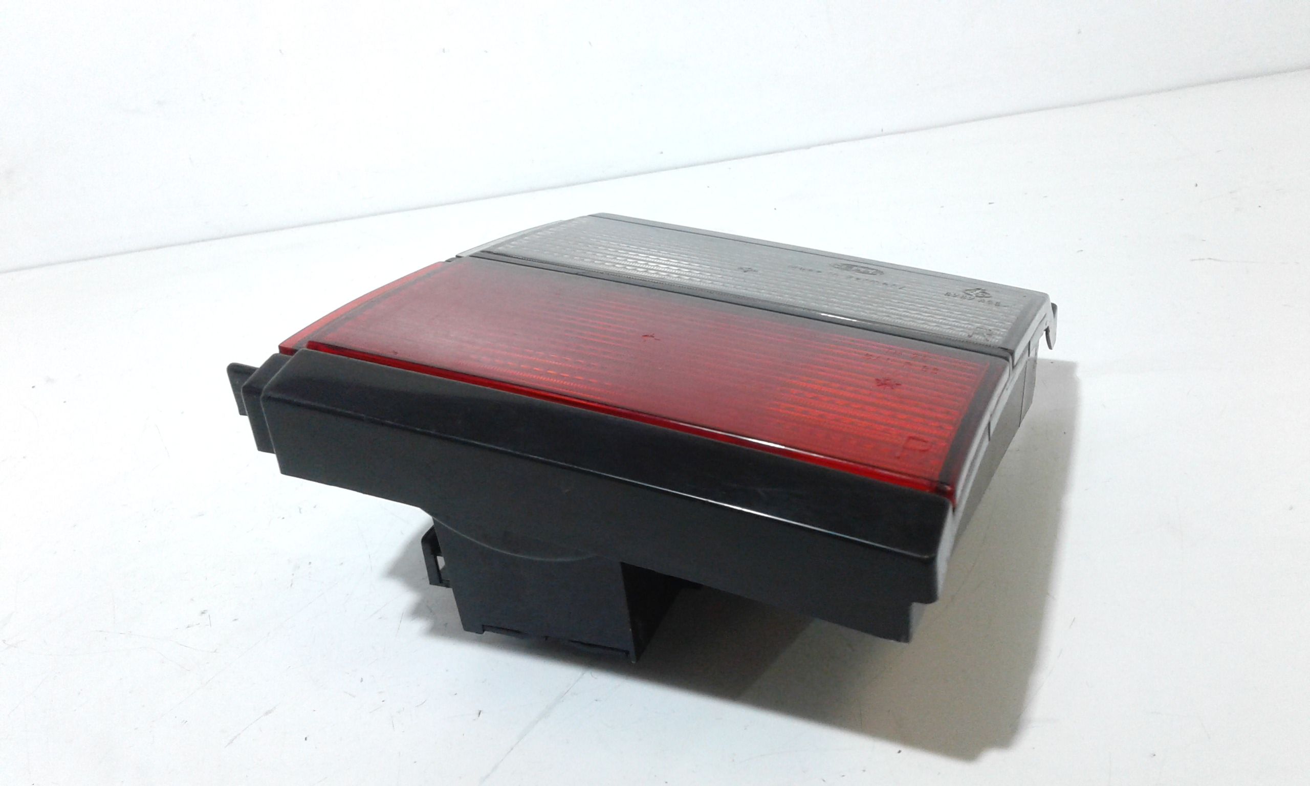 Stop Posteriore Destro Integrato nel Portello VOLKSWAGEN Passat Berlina 1 Serie