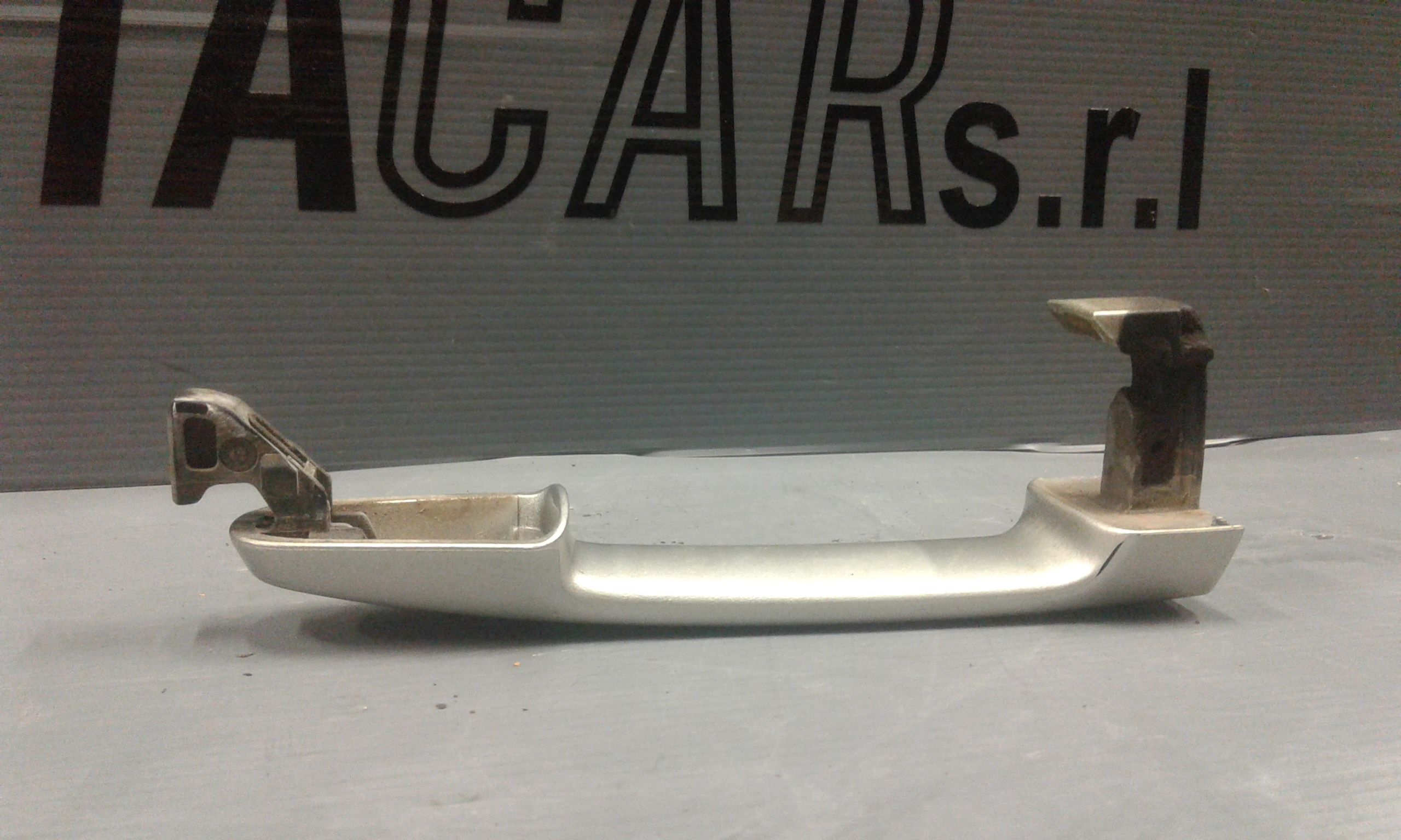 Maniglia esterna Anteriore Sinistra TOYOTA Avensis S. Wagon 1 Serie