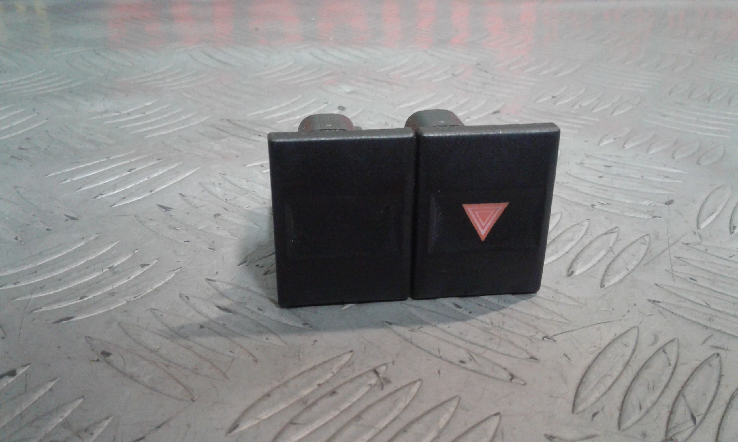 Pulsante luci di emergenza FORD Mondeo S. Wagon 3 Serie