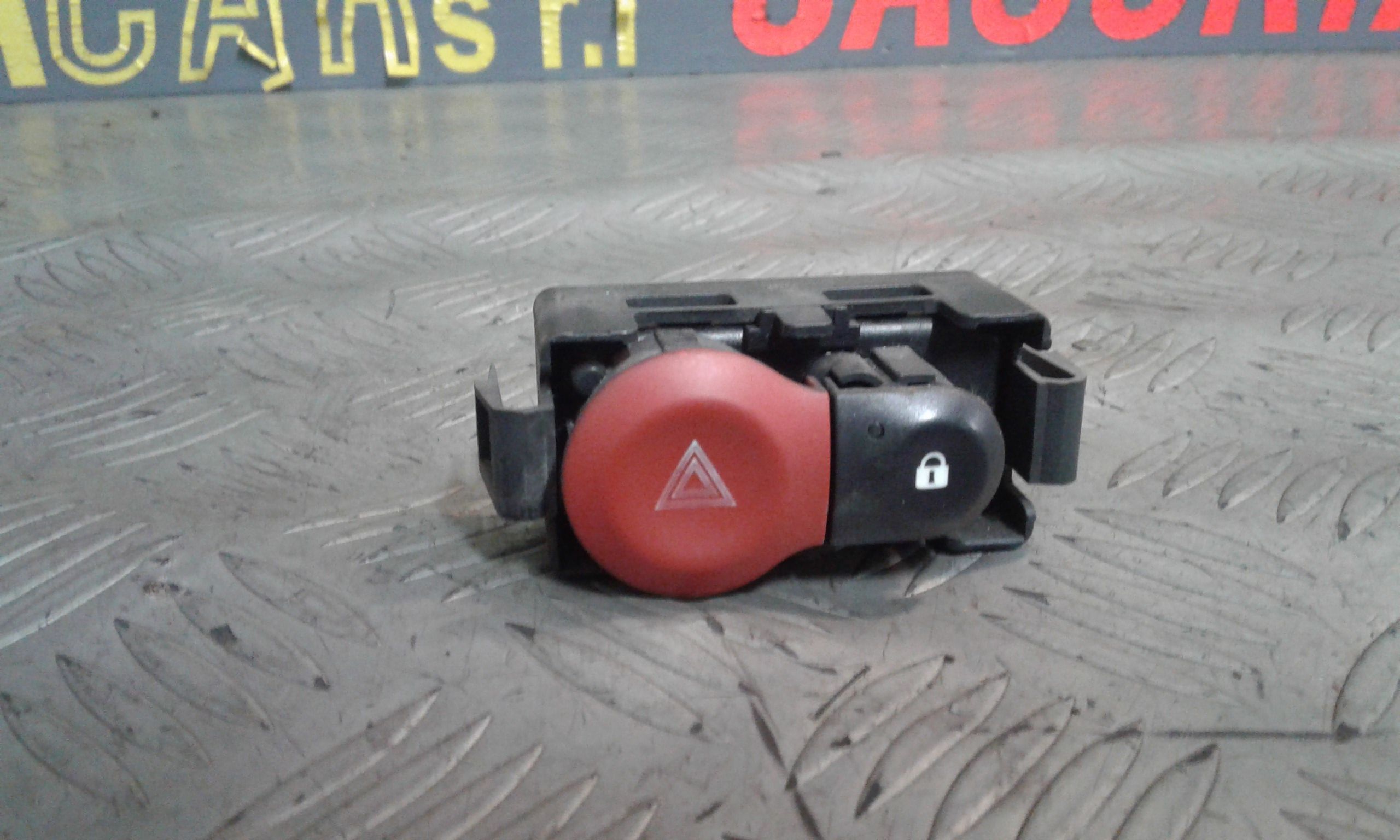 Pulsante luci di emergenza RENAULT Modus 1 Serie