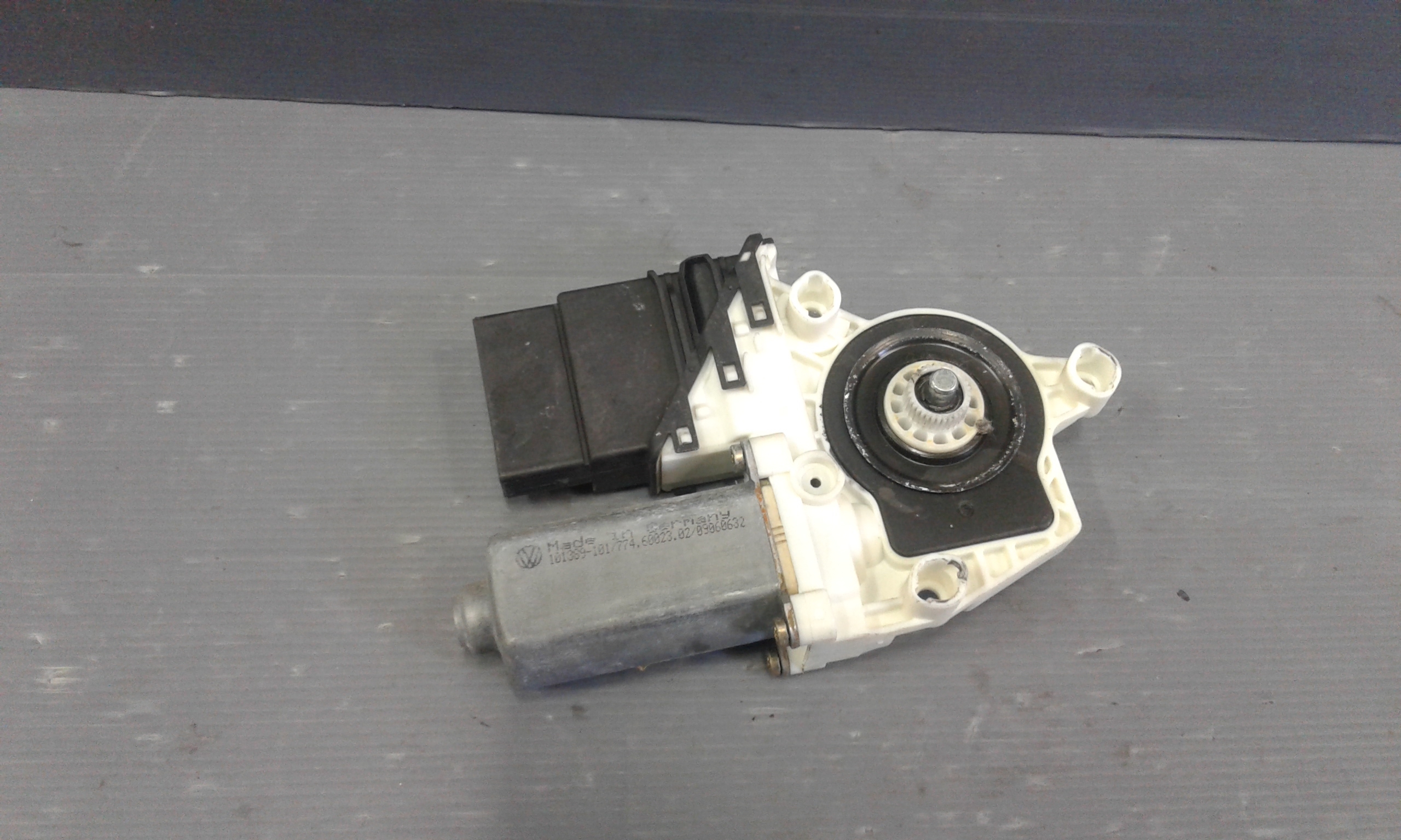 Motorino Alzavetro posteriore Sinistro VOLKSWAGEN Bora Berlina