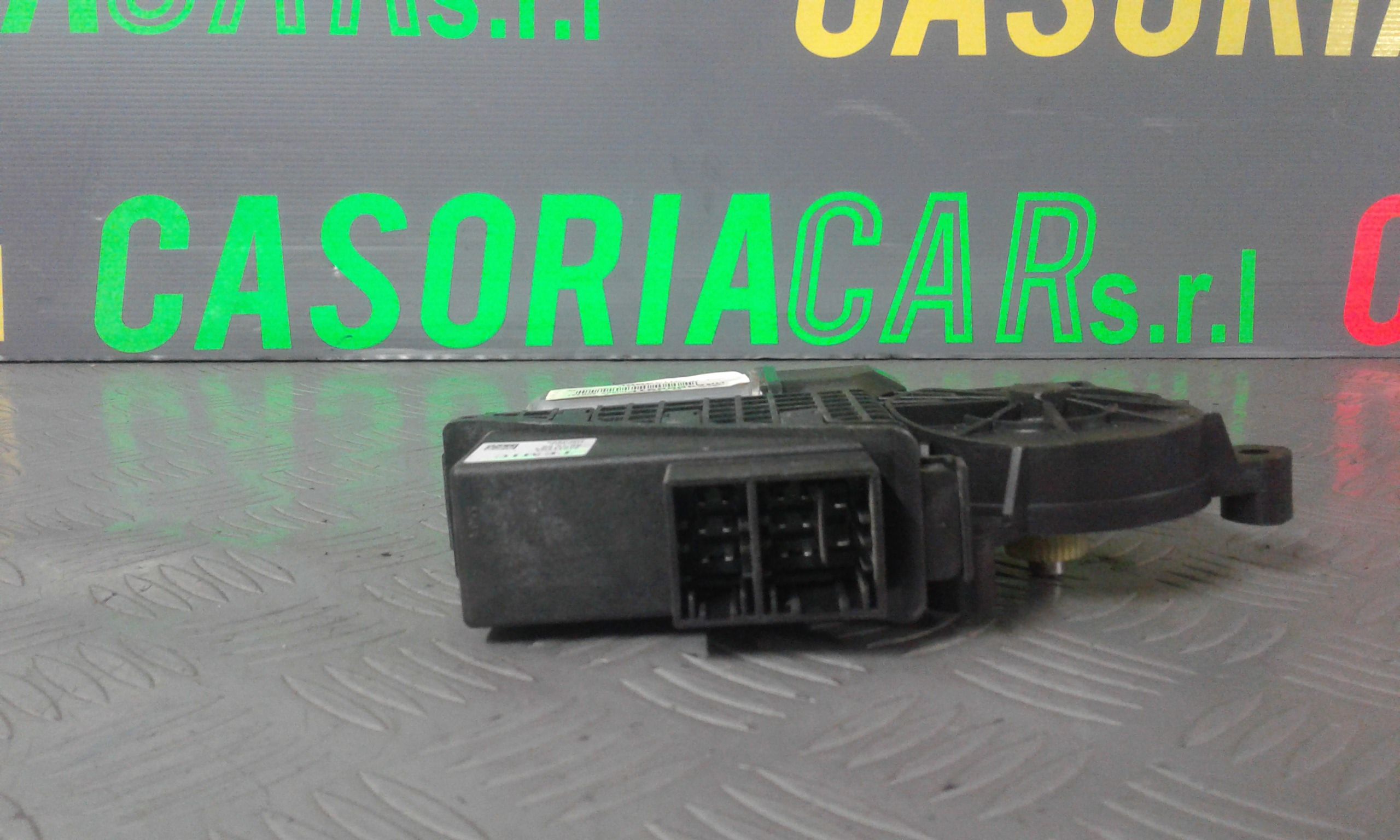 Motorino Alzavetro posteriore Sinistro VOLKSWAGEN Polo 4 Serie