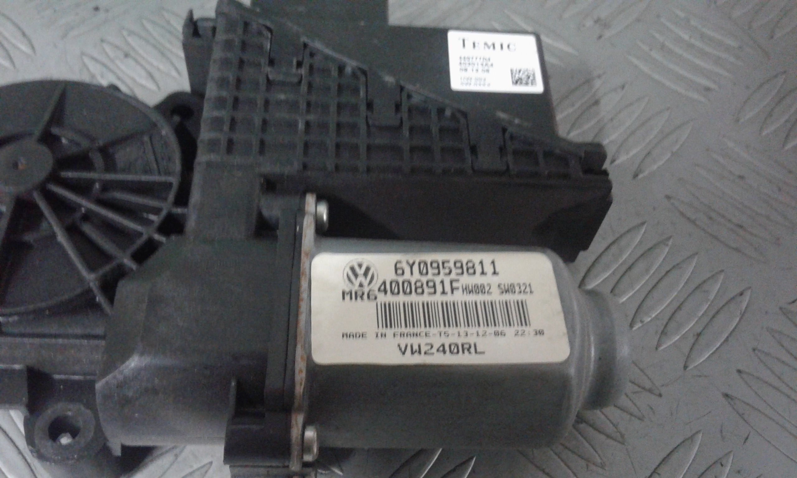 Motorino Alzavetro posteriore Sinistro VOLKSWAGEN Polo 4 Serie