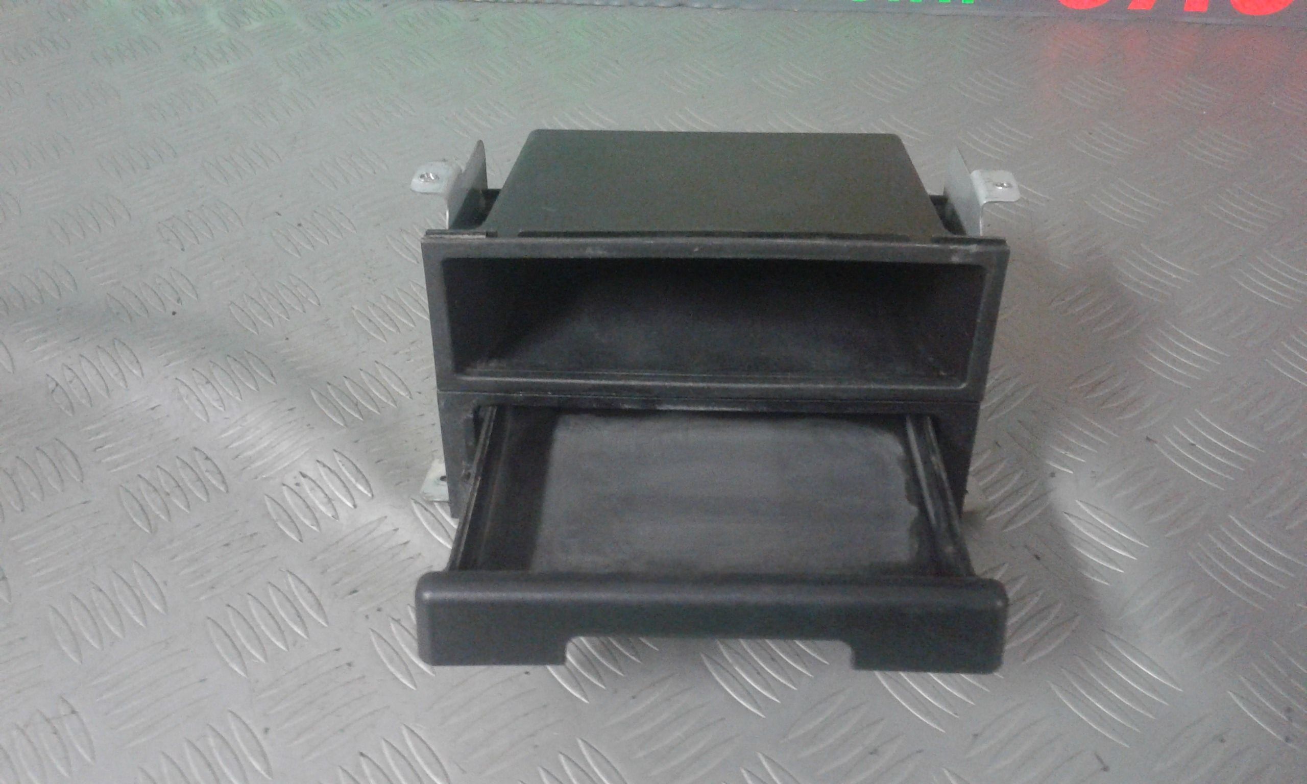 Cassetto porta bibite NISSAN Cabstar 2 Serie