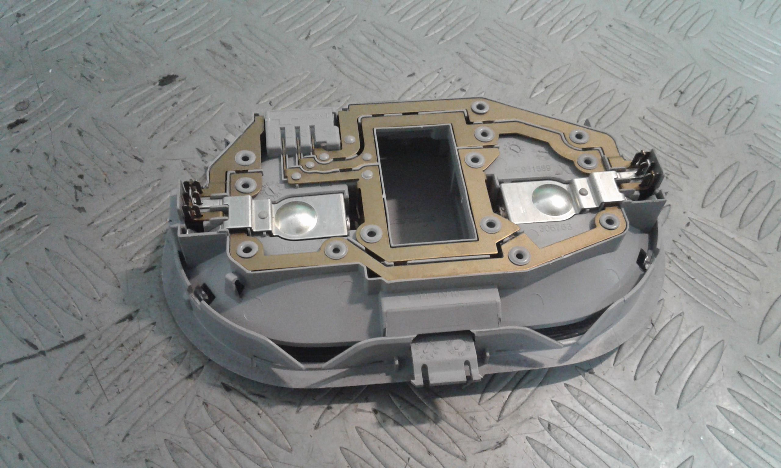 Luce di cortesia anteriore MITSUBISHI Colt Serie 3P